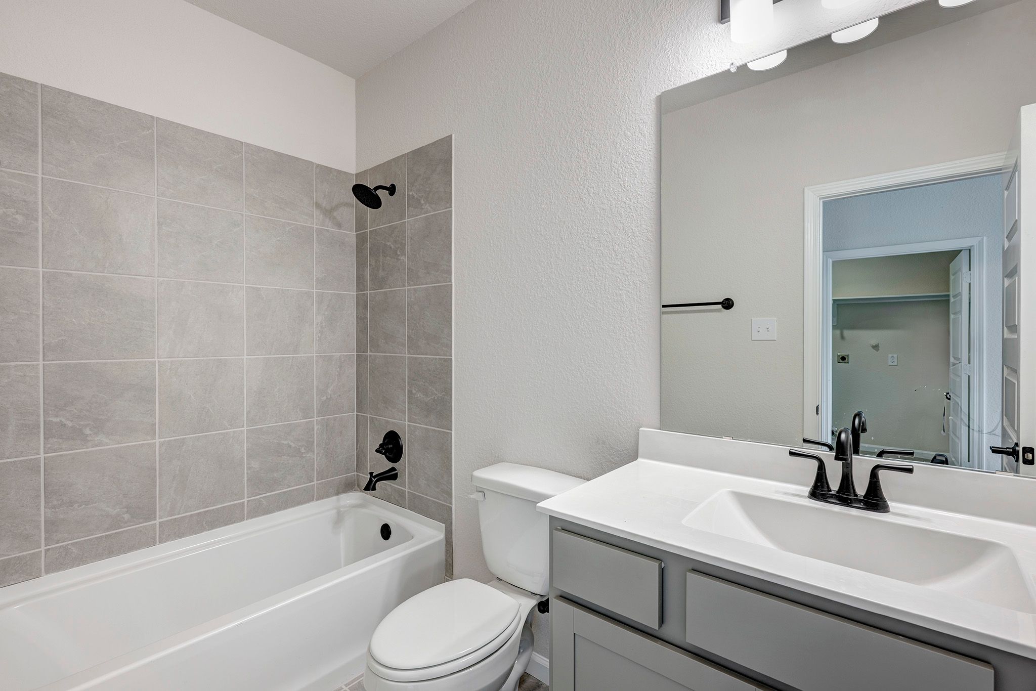 The Davenport II – Hall Bath