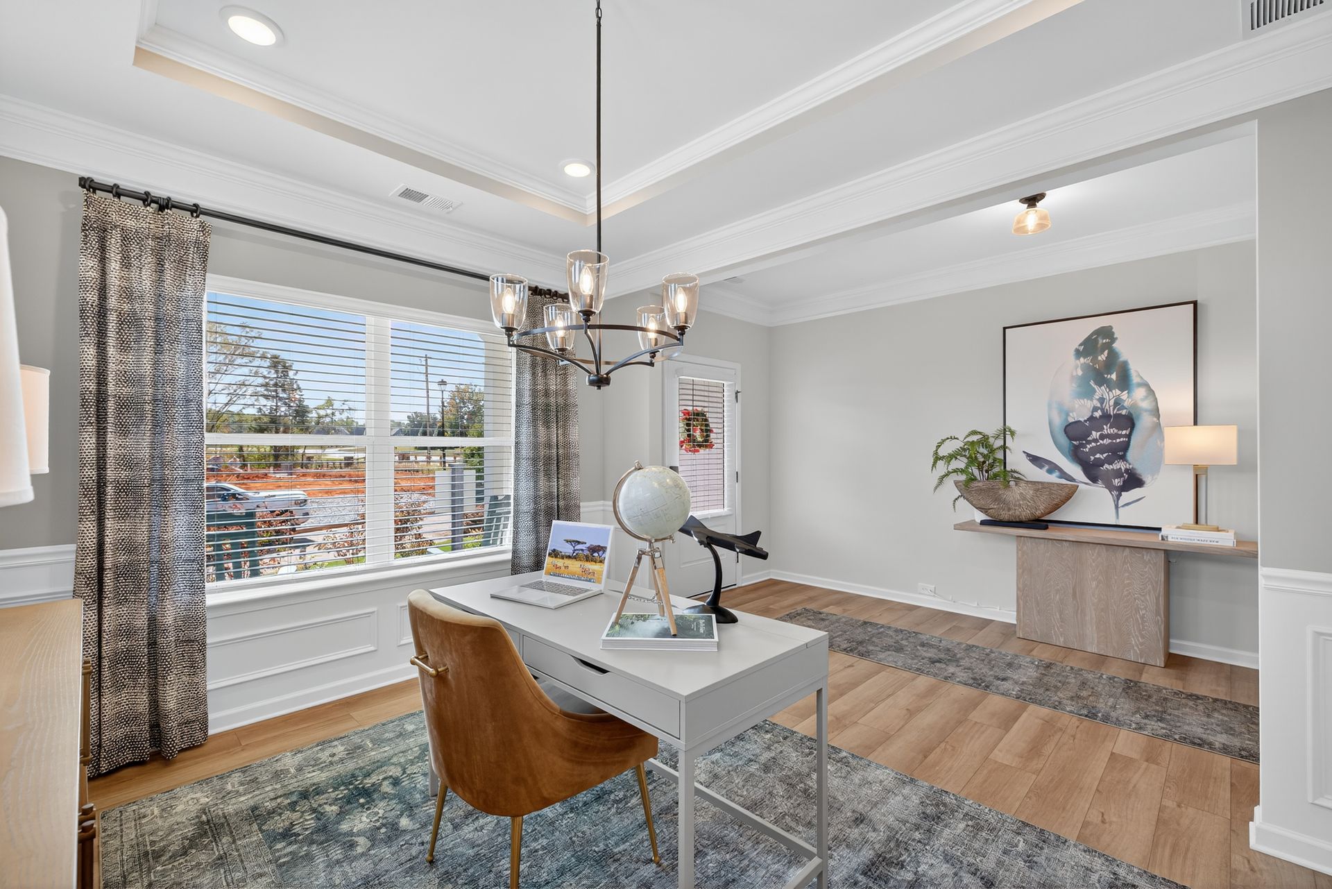 The James - Dining Room / Office