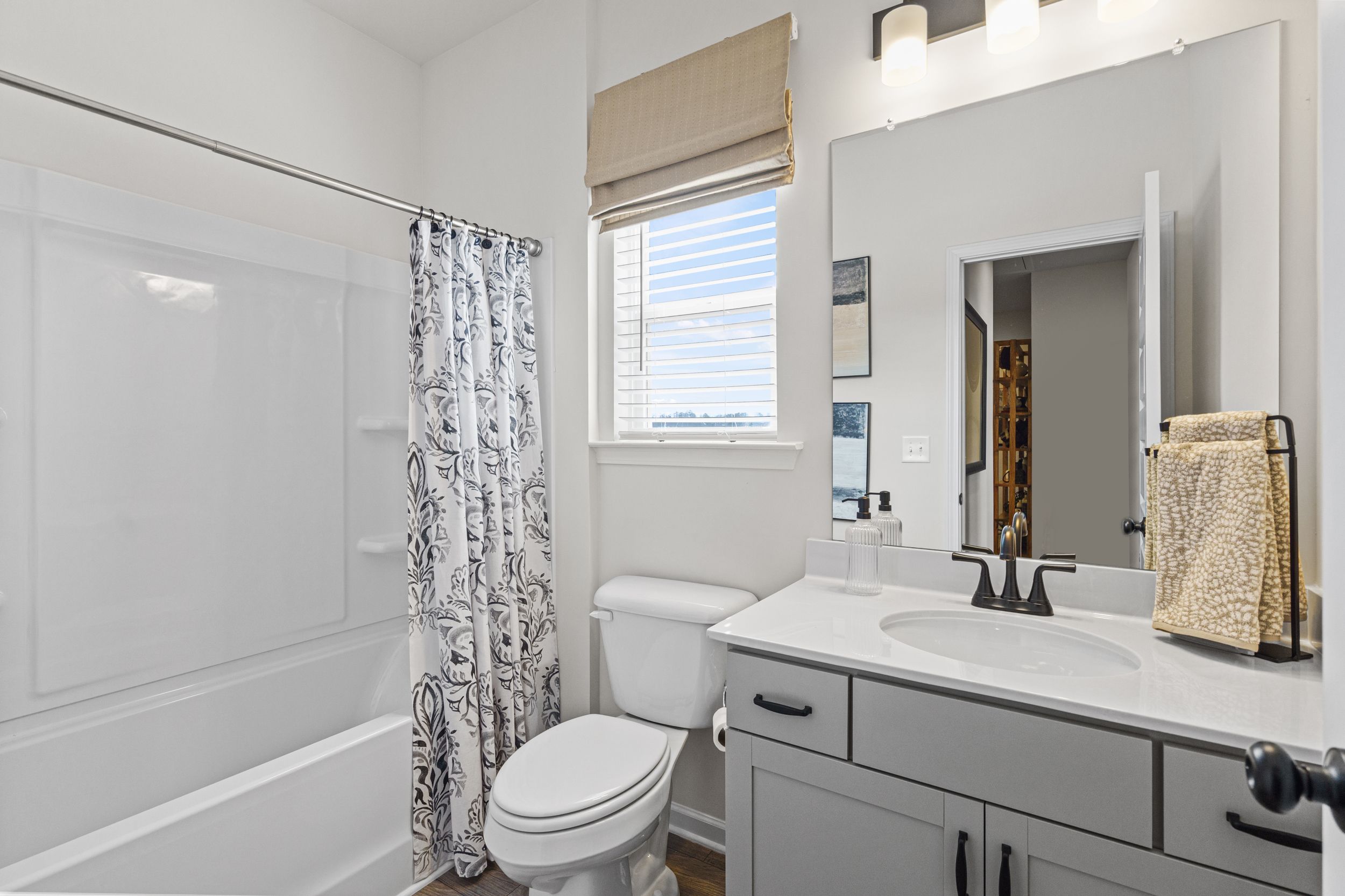 The Maddux II - Bathroom