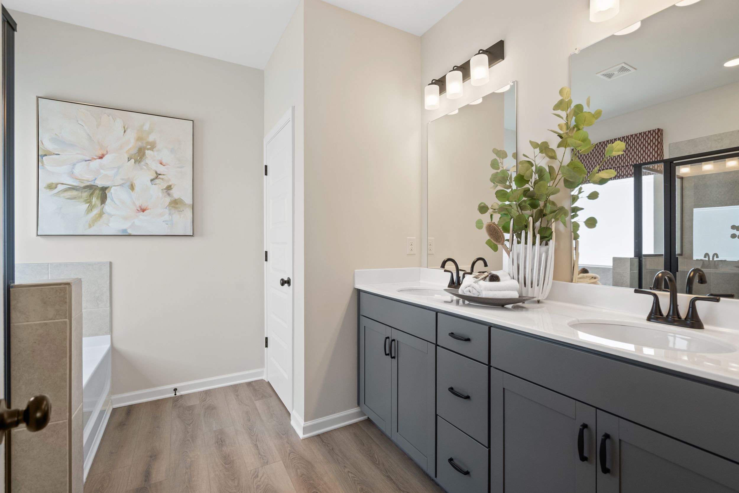 The Greenbrier II - Owner's Bath