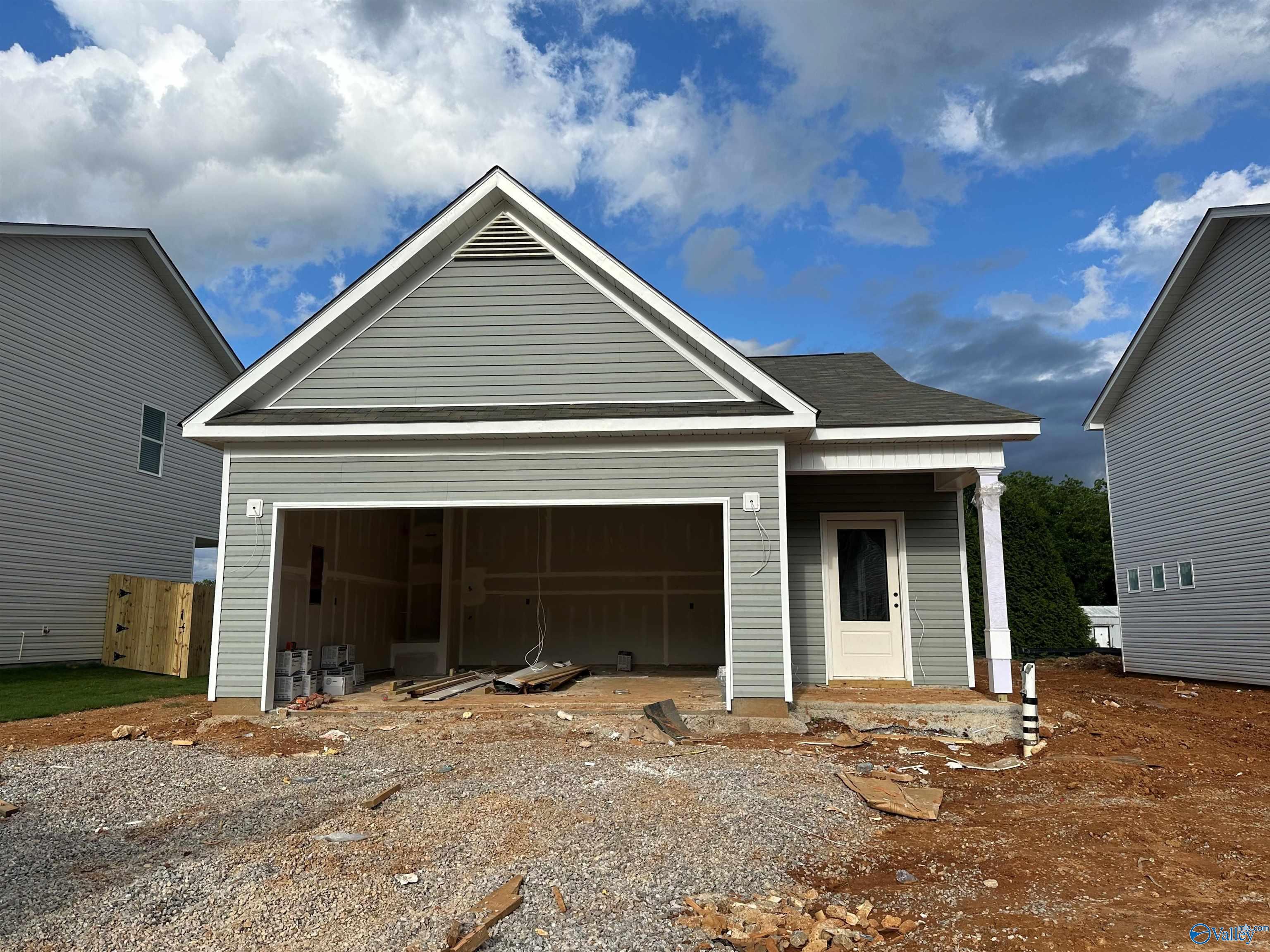 7213 Fox Glen Circle SE (7213 Fox Glen Circle SE)