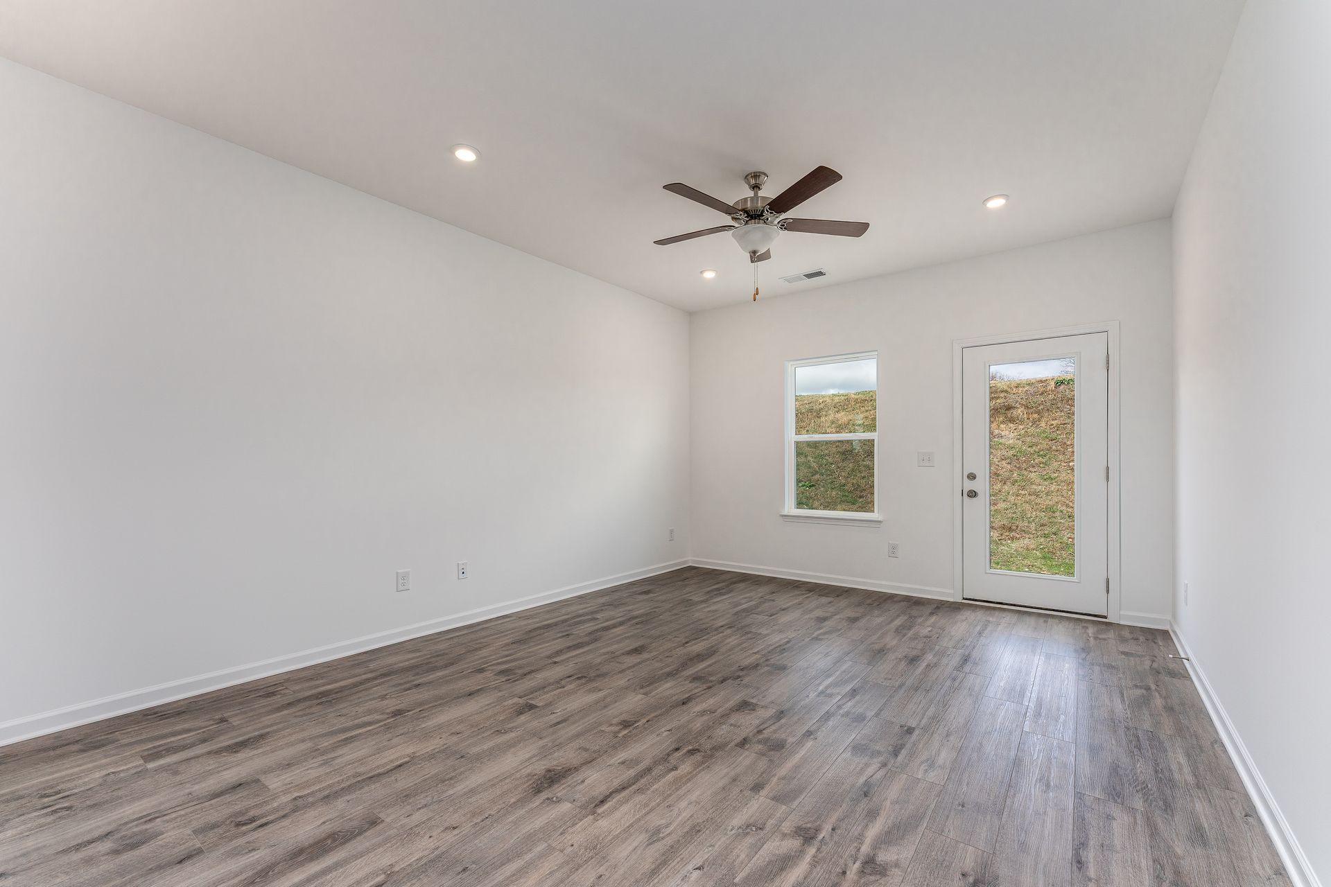 The Jasper - Family Room
