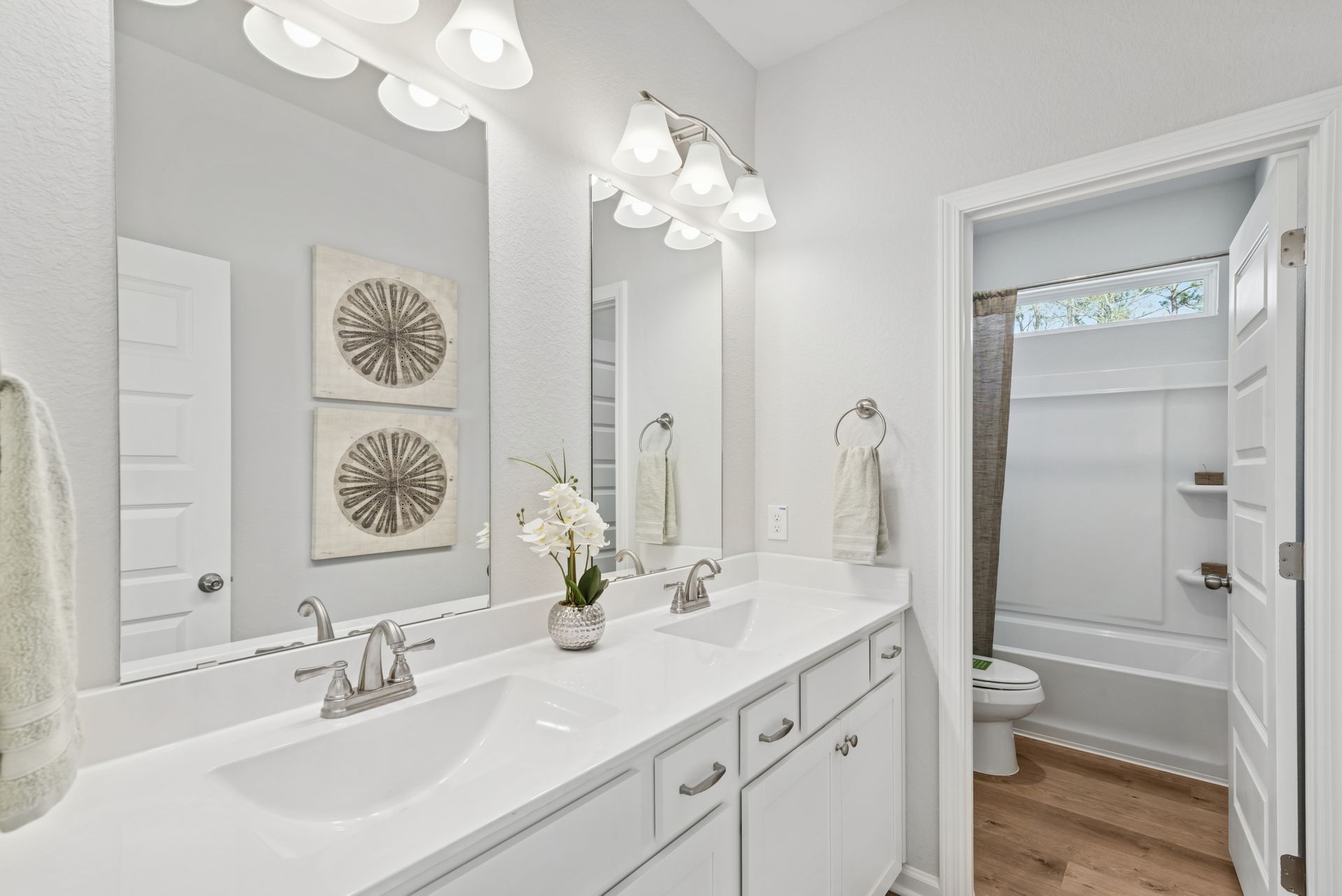 The Robin II- Upstairs Hall Bath