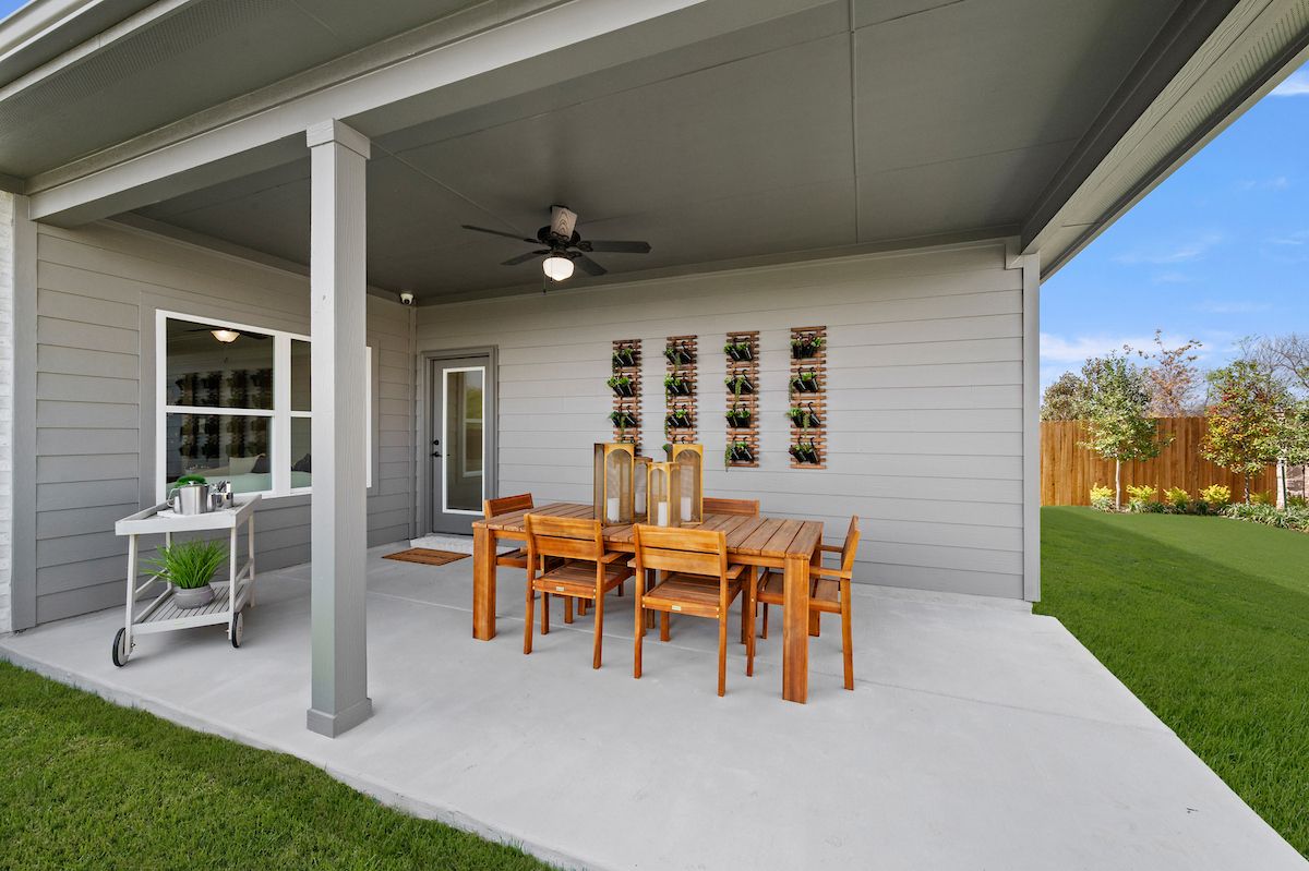 The Oakshire II - Built-in Covered Patio