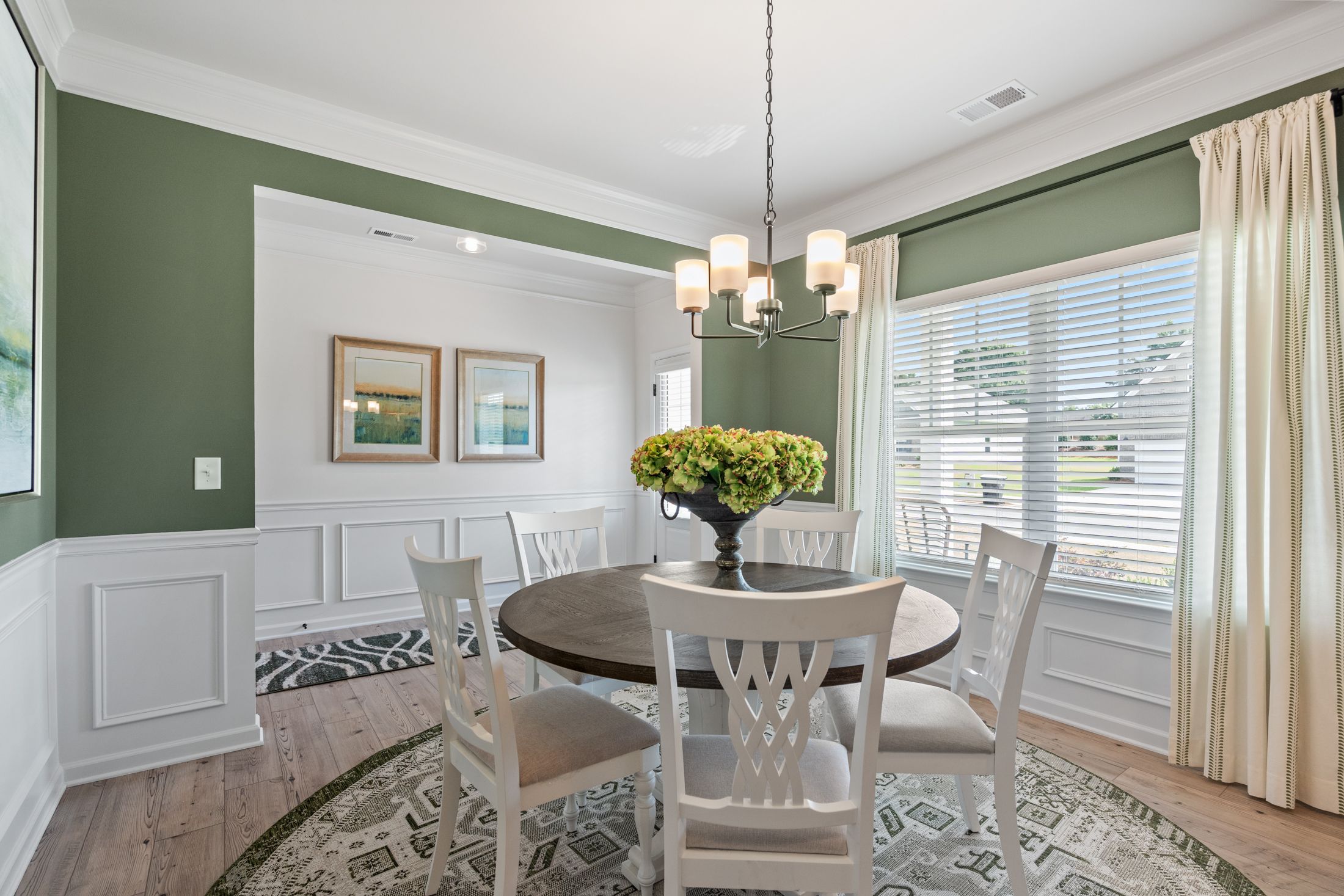 The McGinnis - Dining