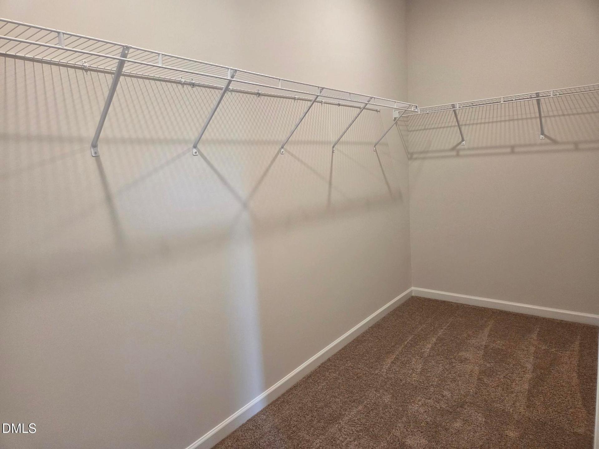 Walk-in-closet