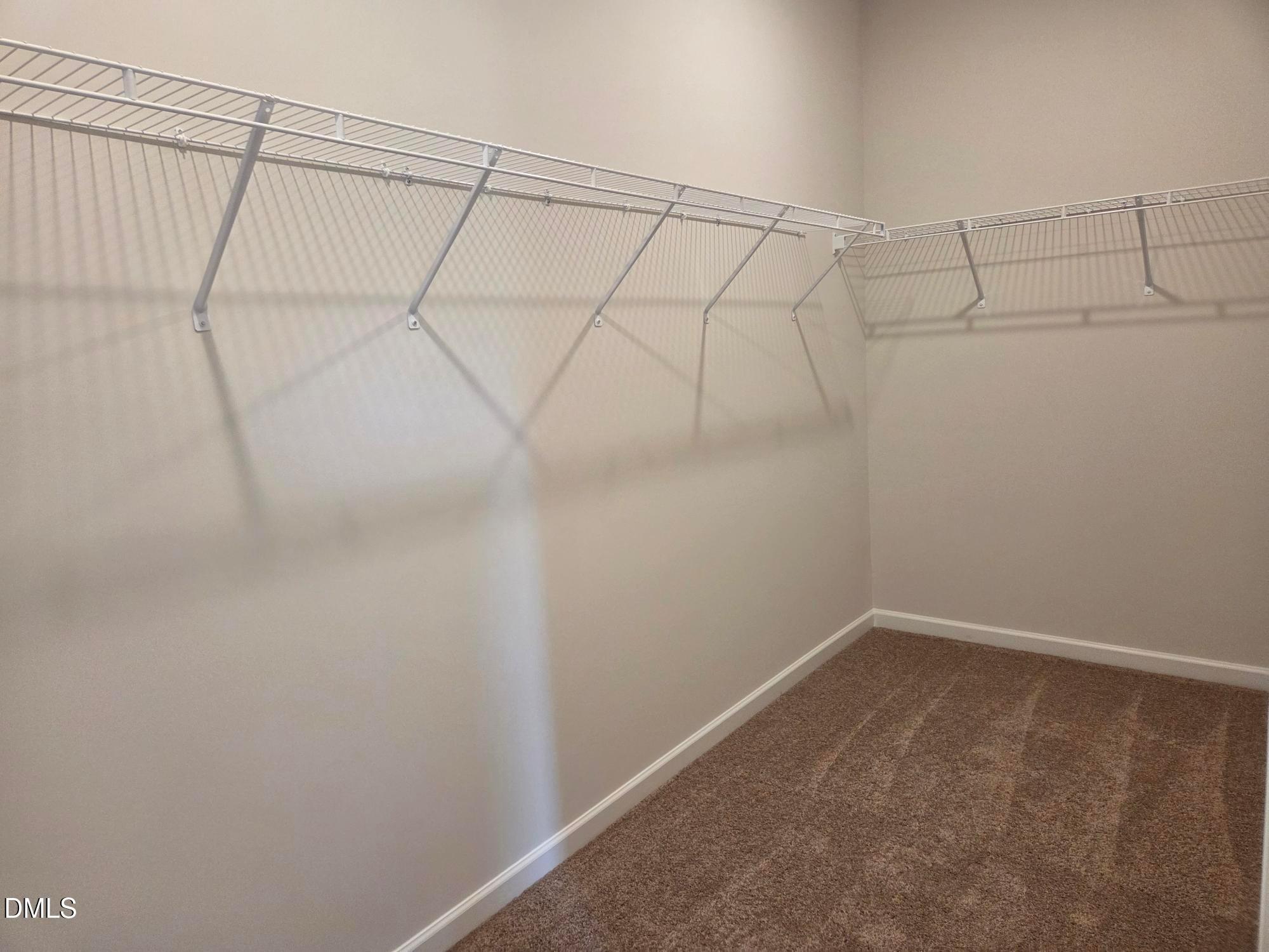Walk-in-closet