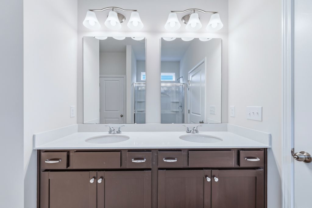 Primary En-Suite Bathroom