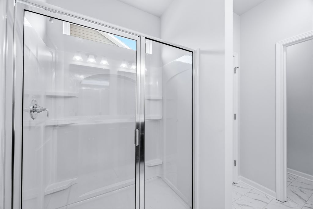 Primary En-Suite Bathroom