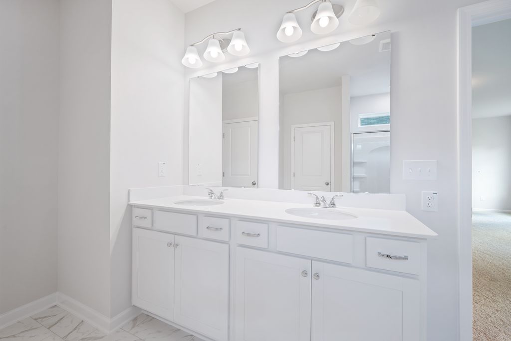 Primary En-Suite Bathroom