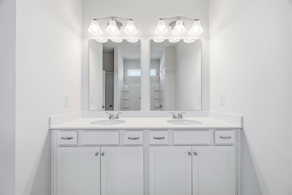 Primary En-Suite Bathroom