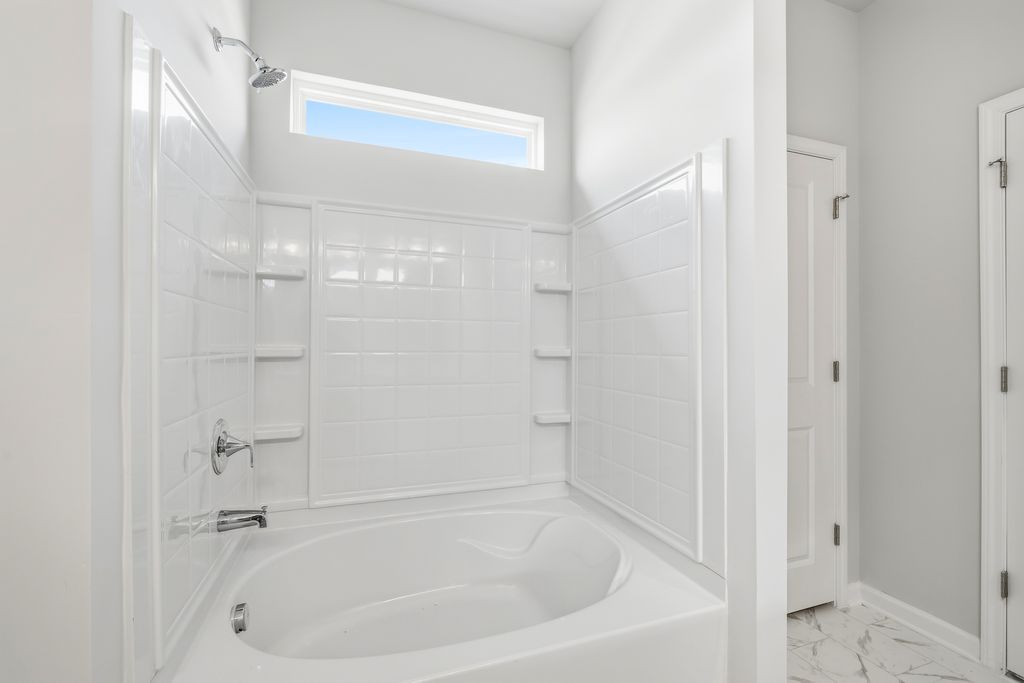 Primary En-Suite Bathroom