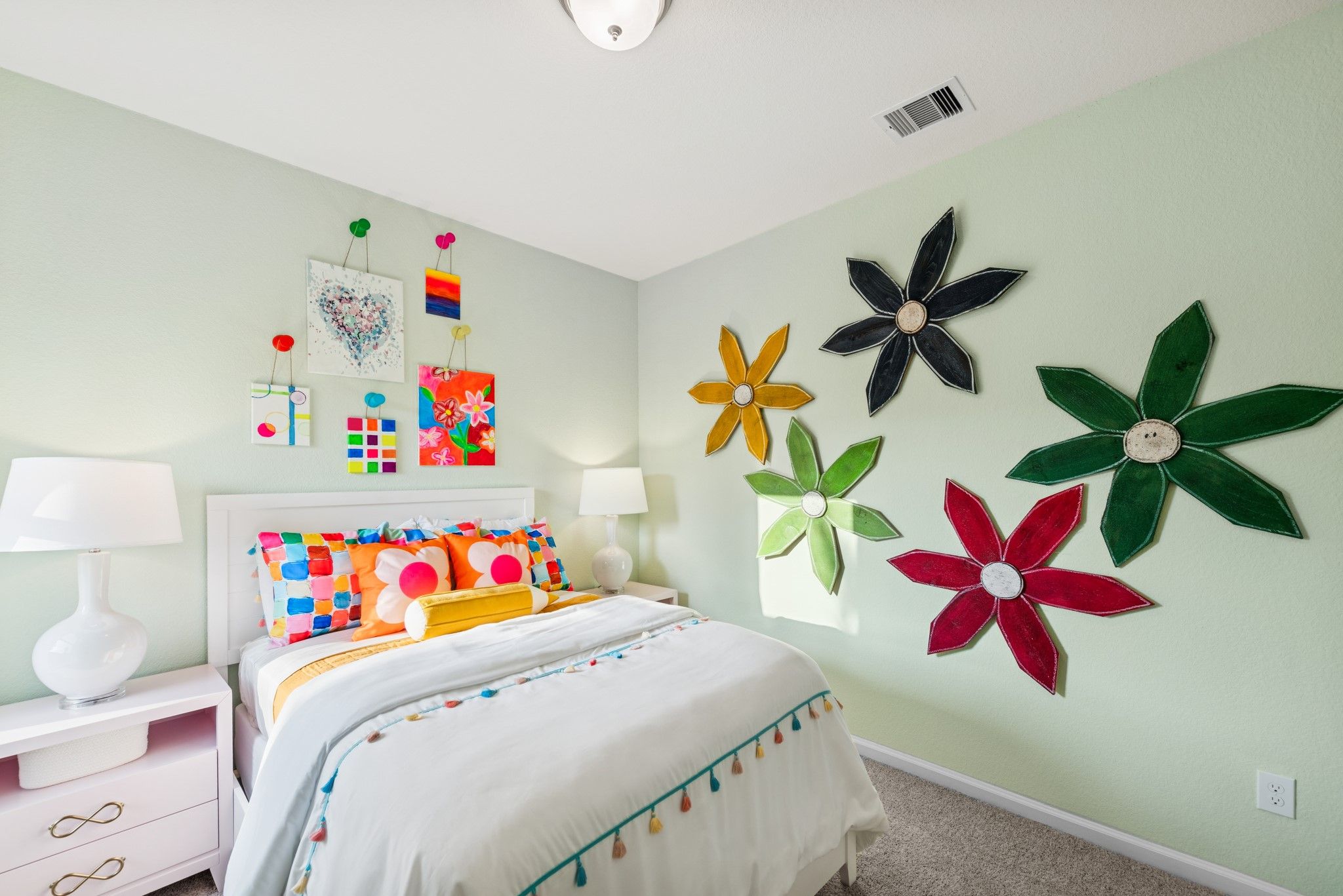 Bed 3. Sample image for illustration; upgrades, options, and colors may vary.