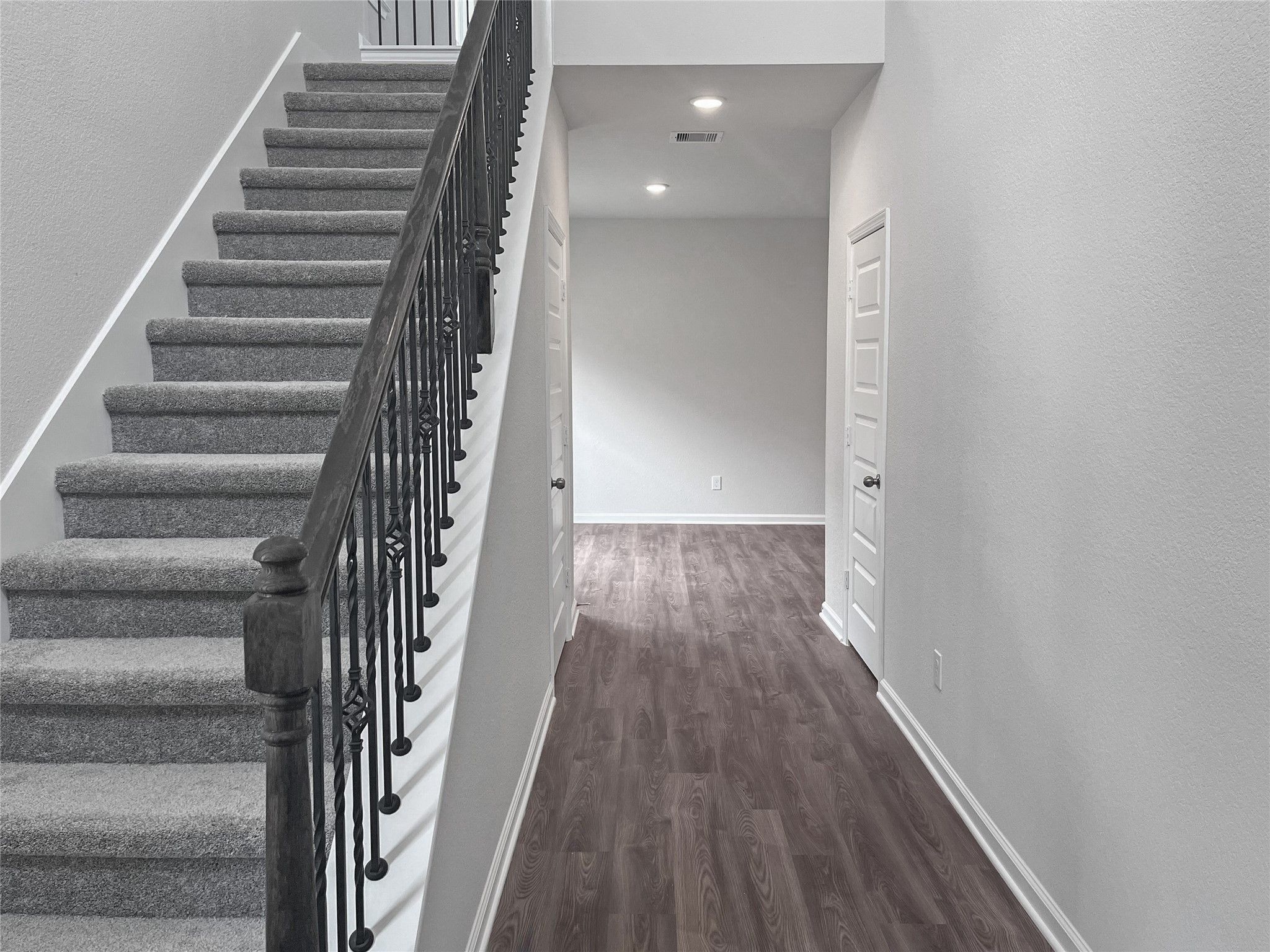 The Sparrow II- Foyer. Sample image for illustration; upgrades, options, and colors may vary.