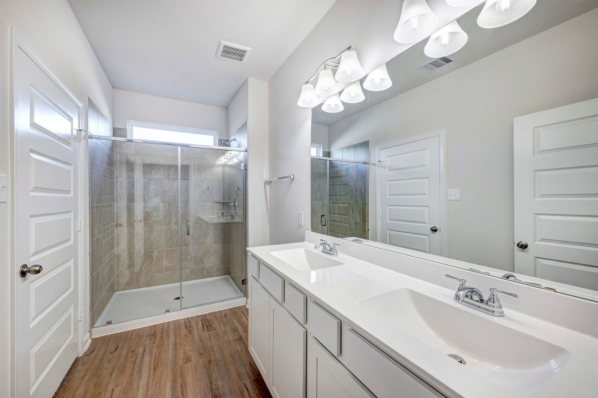 Piedmont- Primary Bath. Sample image for illustration; upgrades, options, and colors may vary.