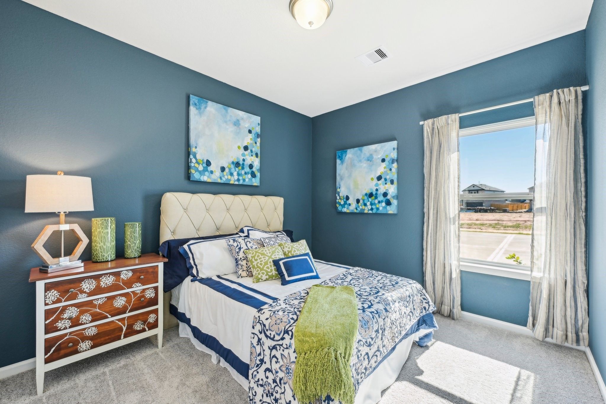 Bed 3. Sample image for illustration; upgrades, options, and colors may vary.