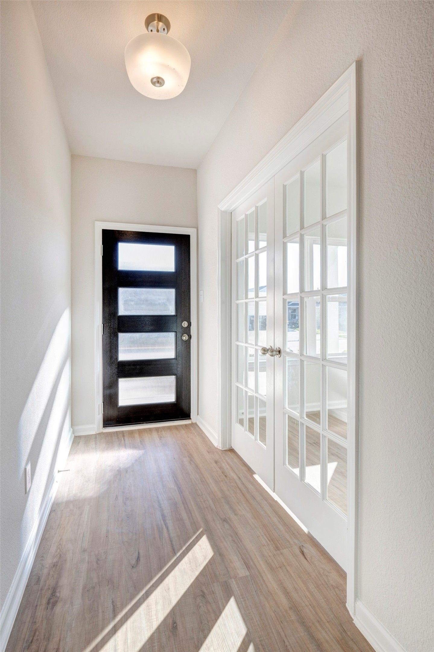 Piedmont- Foyer. Sample image for illustration; upgrades, options, and colors may vary.