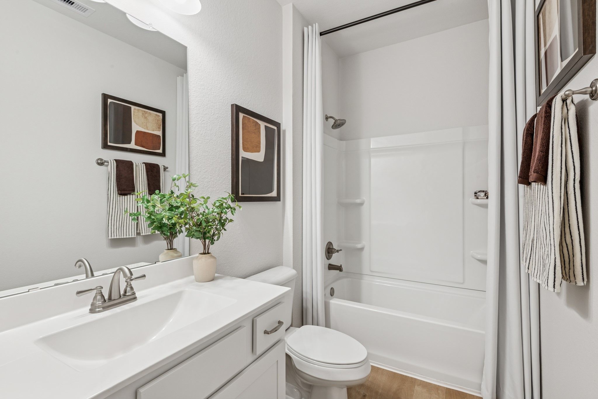 Secondary Bathroom. Staged model home shown for illustration only; actual features, colors, and upg
