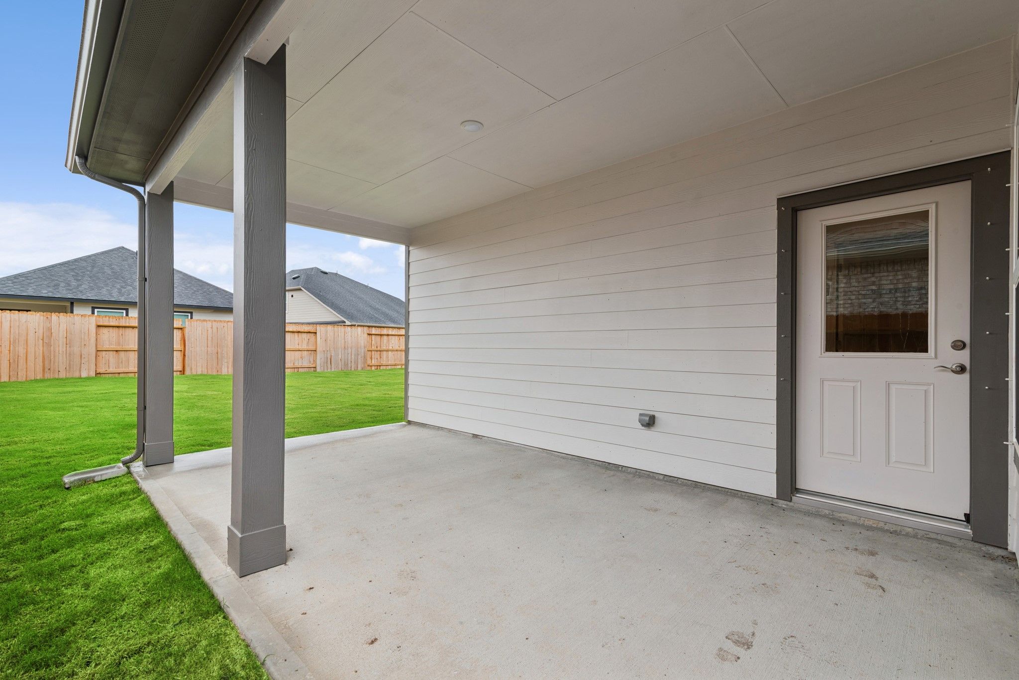 The Oakshire II- Rear Covered Patio.  Sample image for illustration; upgrades, options, and colors