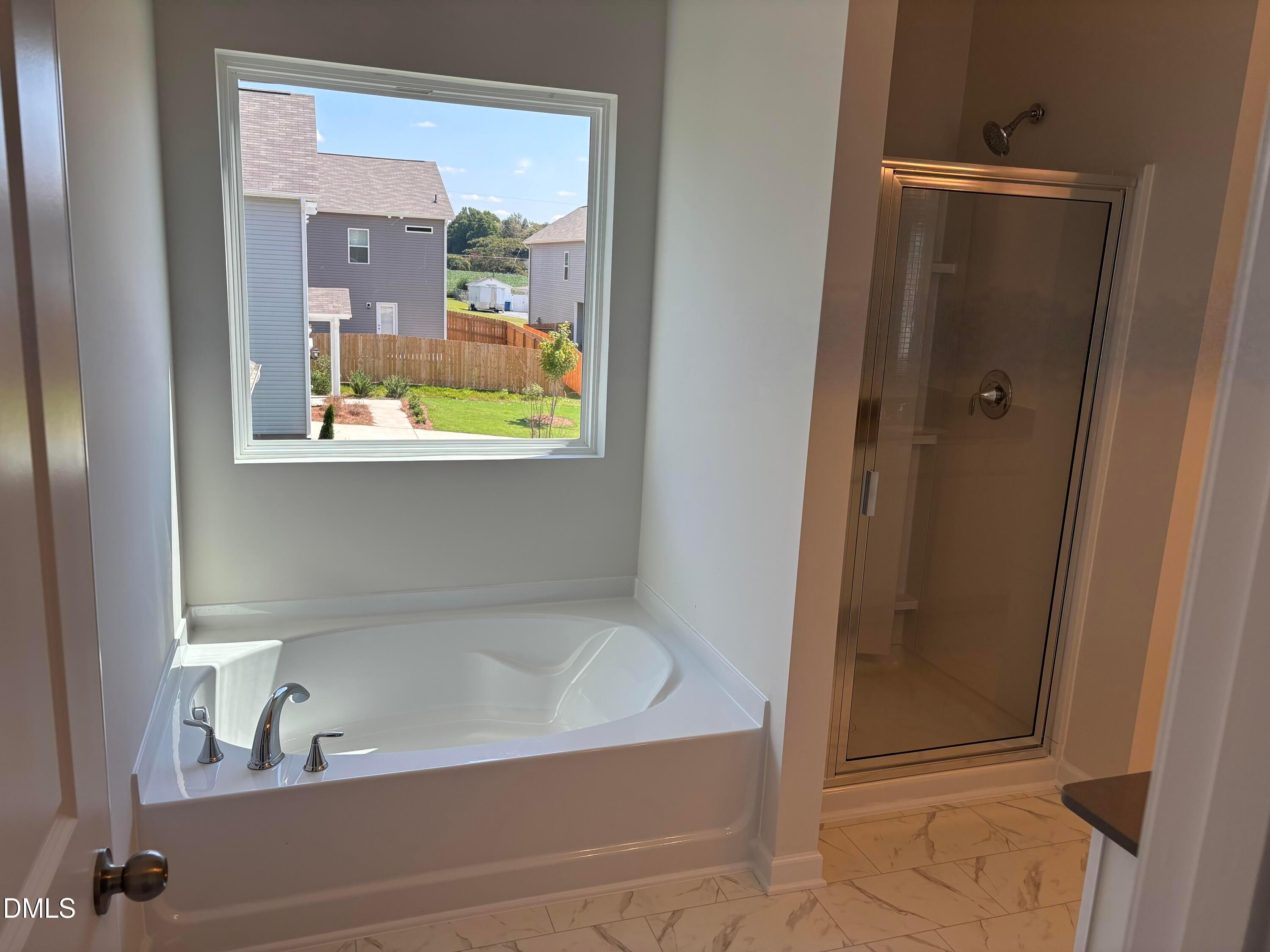 Soaker Tub & Walk-in-Shower