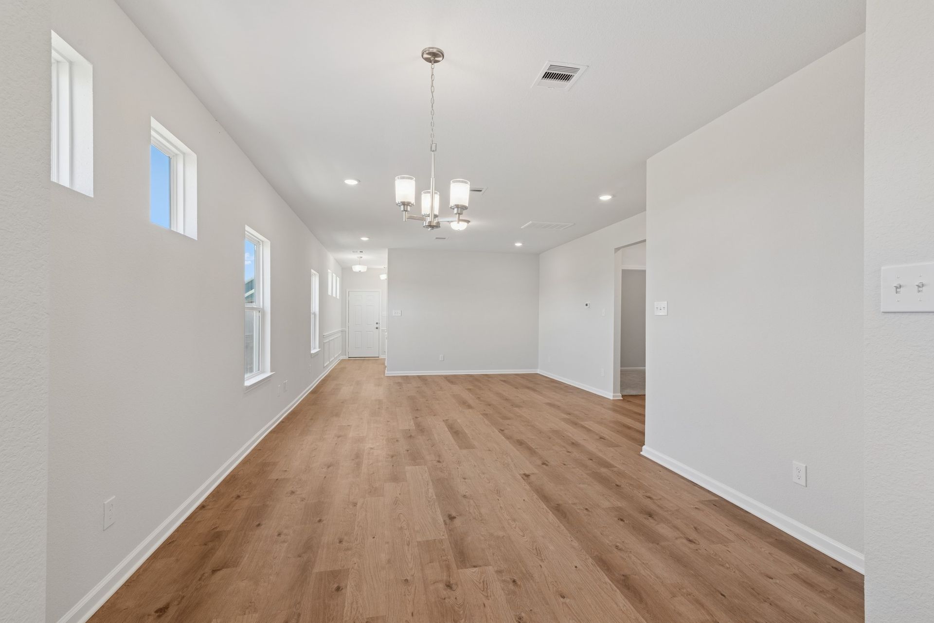 Sample floor plan image for illustration; upgrades, options, and colors may vary.