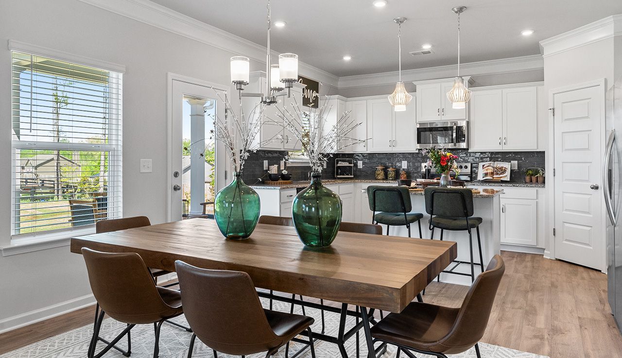 The McGinnis - Breakfast Area & Kitchen