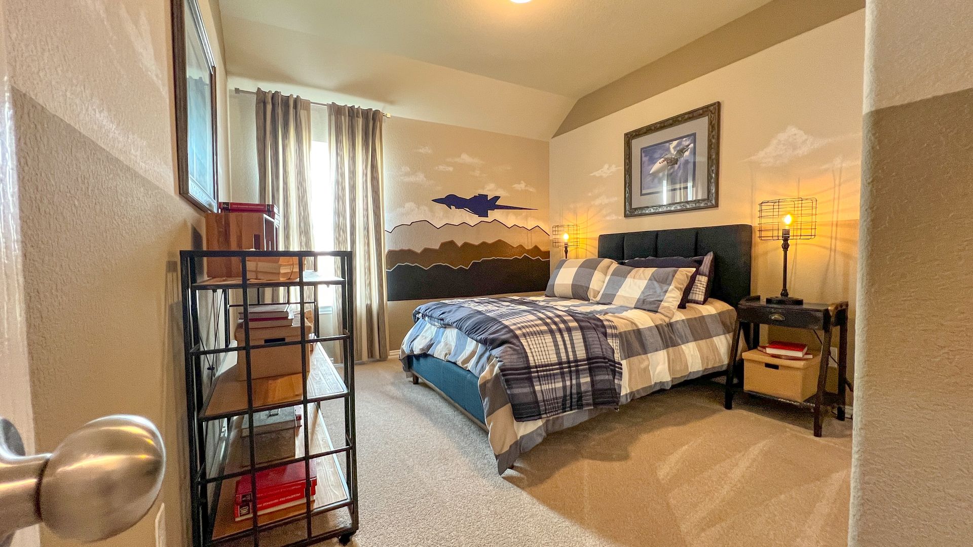 The Oakshire- Bedroom 2