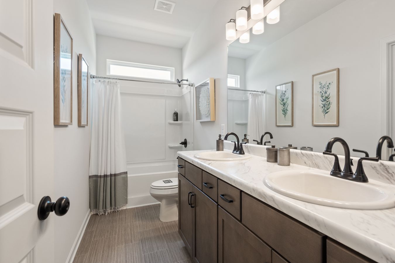 The McGinnis - Bathroom