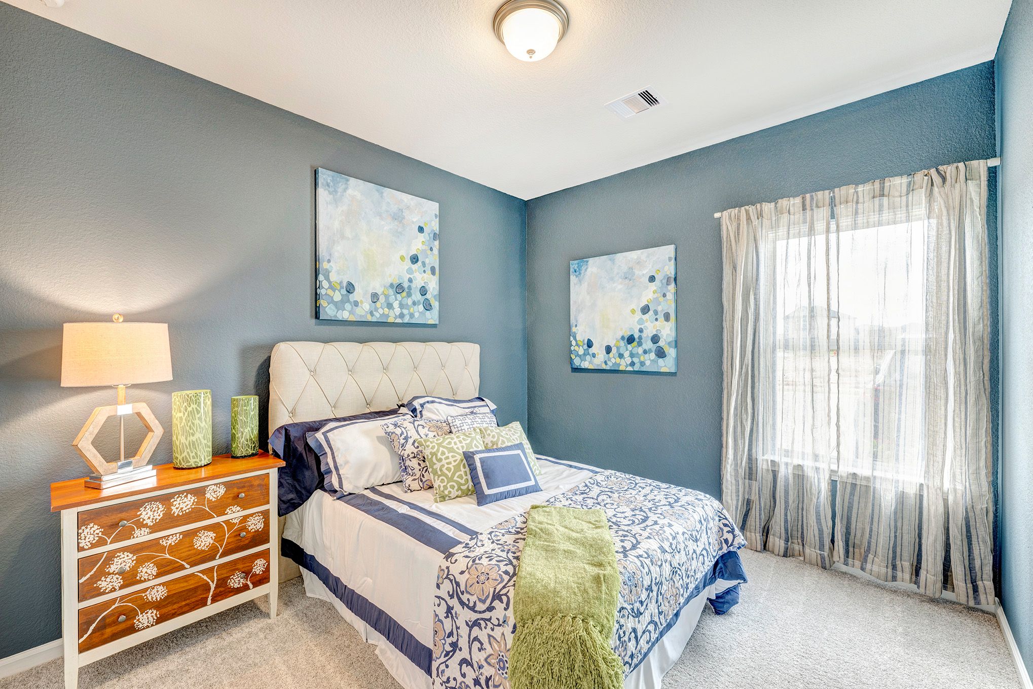 The Oakshire II - Bedroom