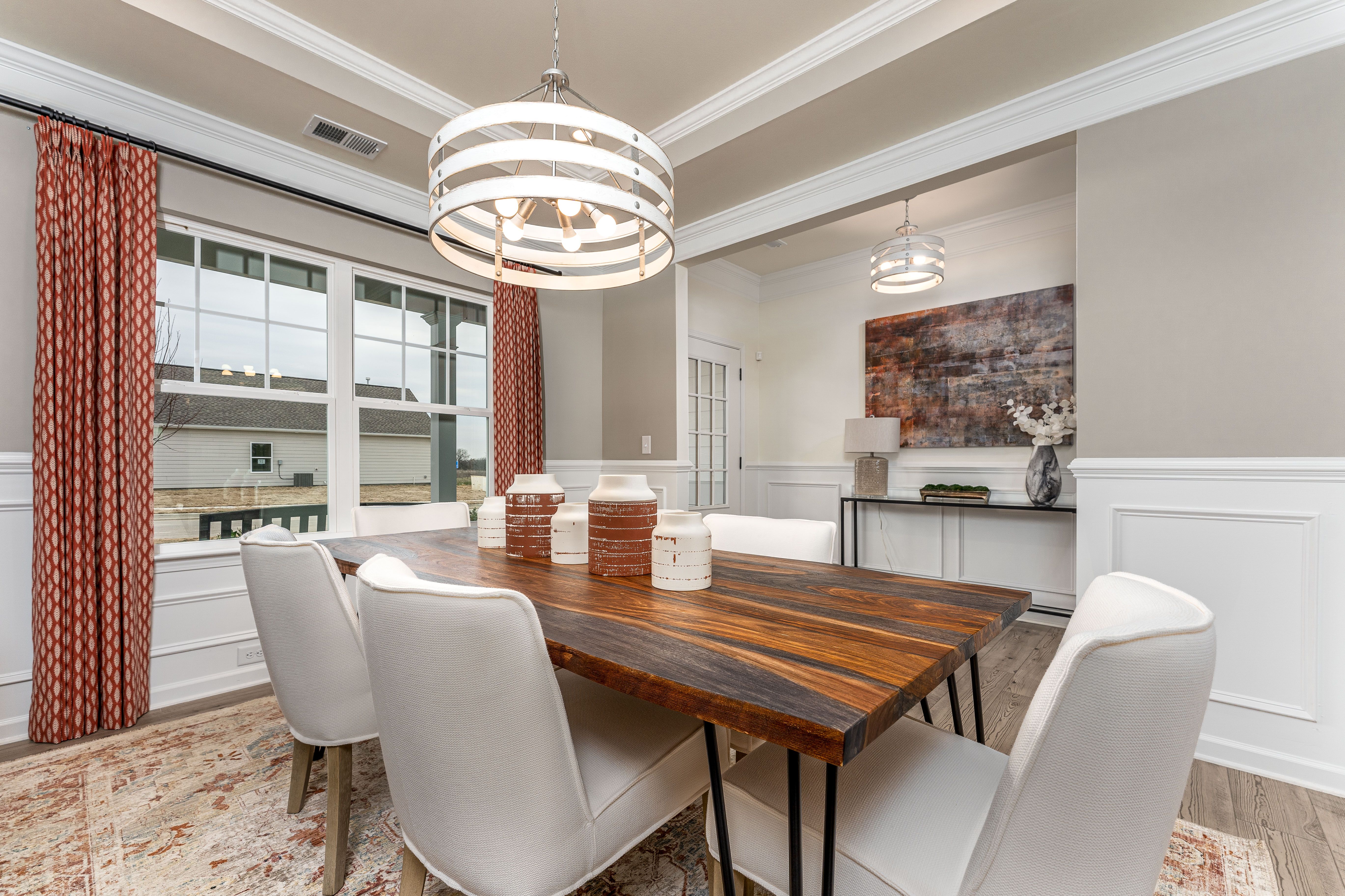 Dining and Office Space Options