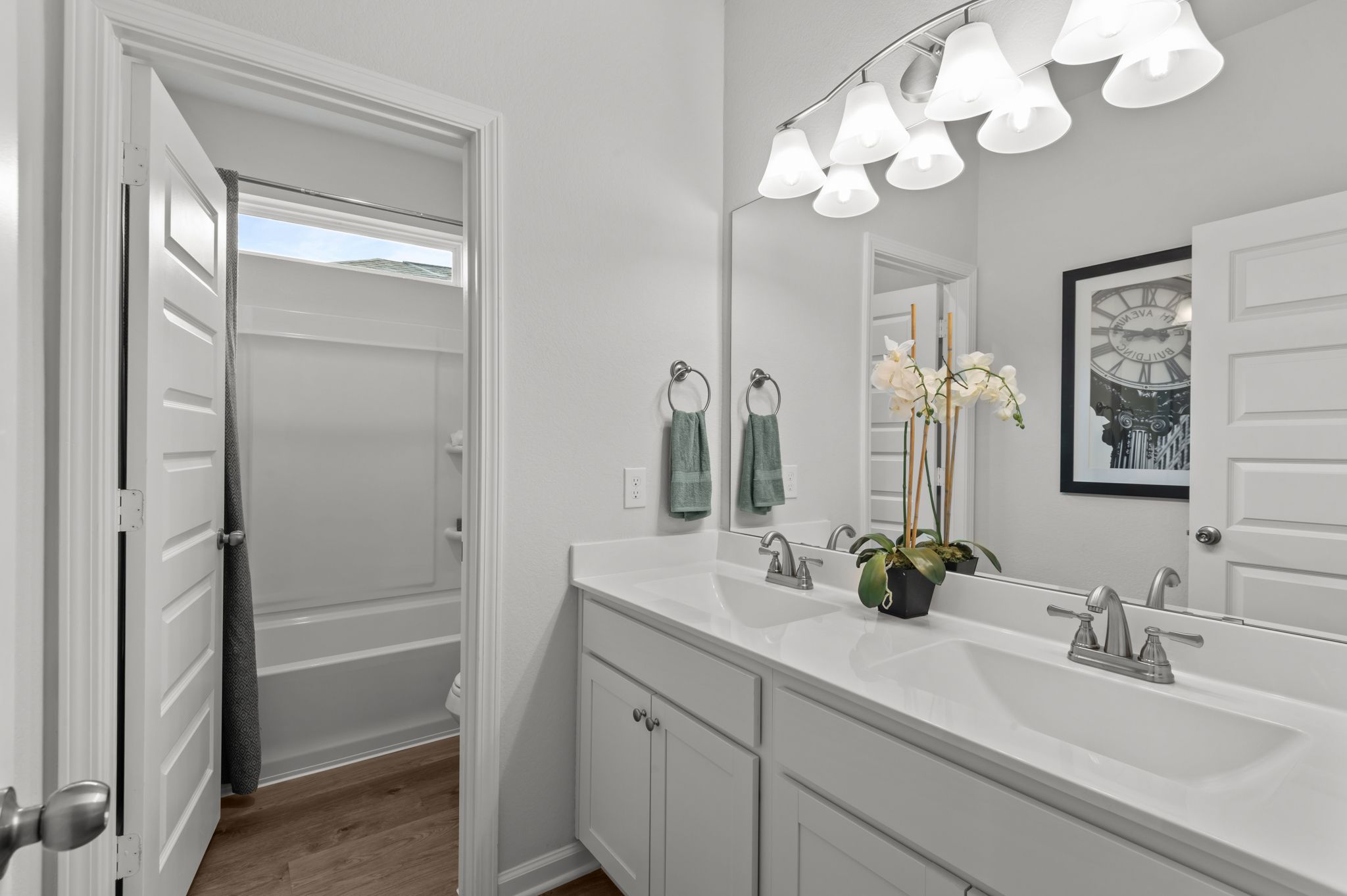 The Sparrow II- Secondary Bathroom