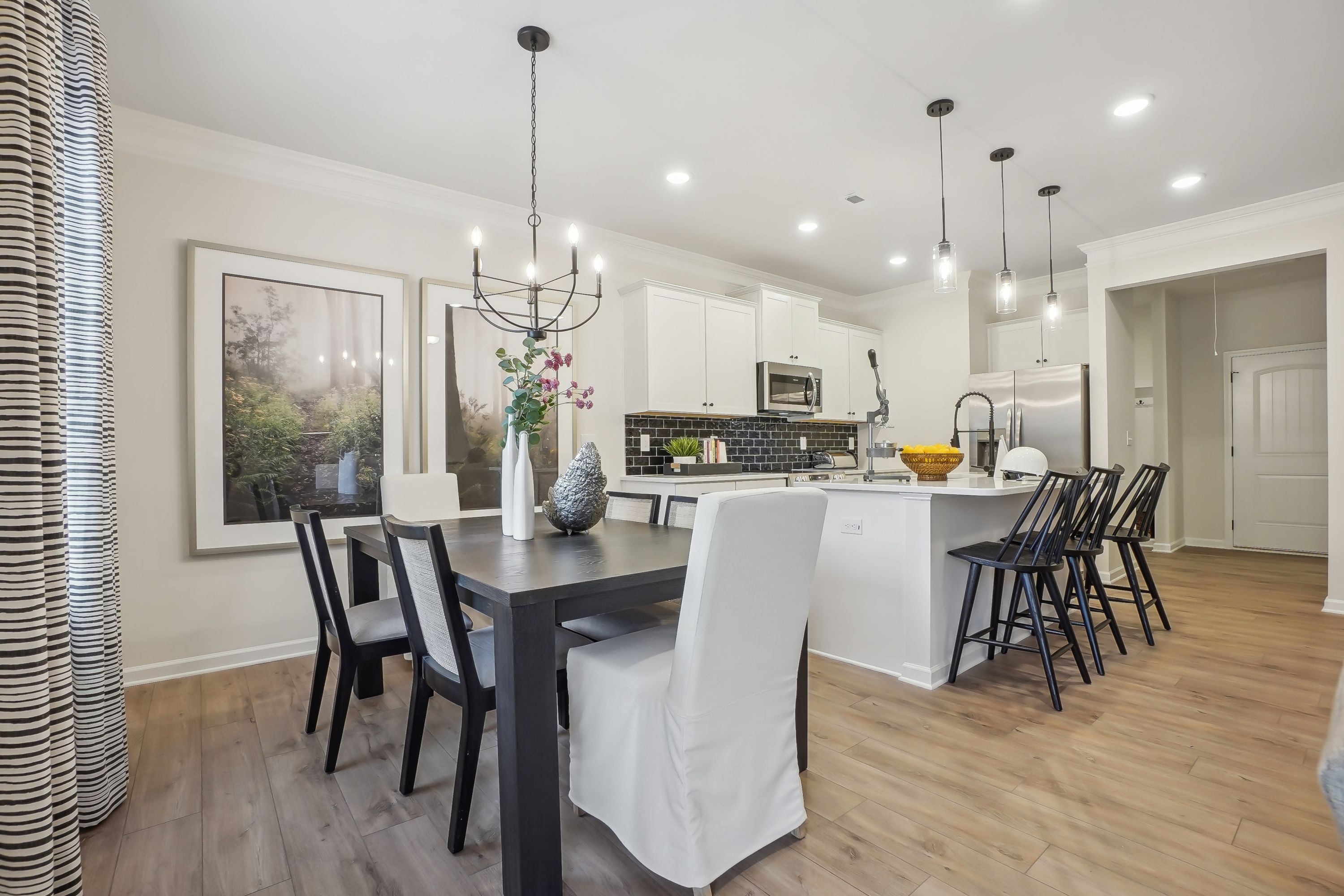 The Landen - Dining Area and Kitchen