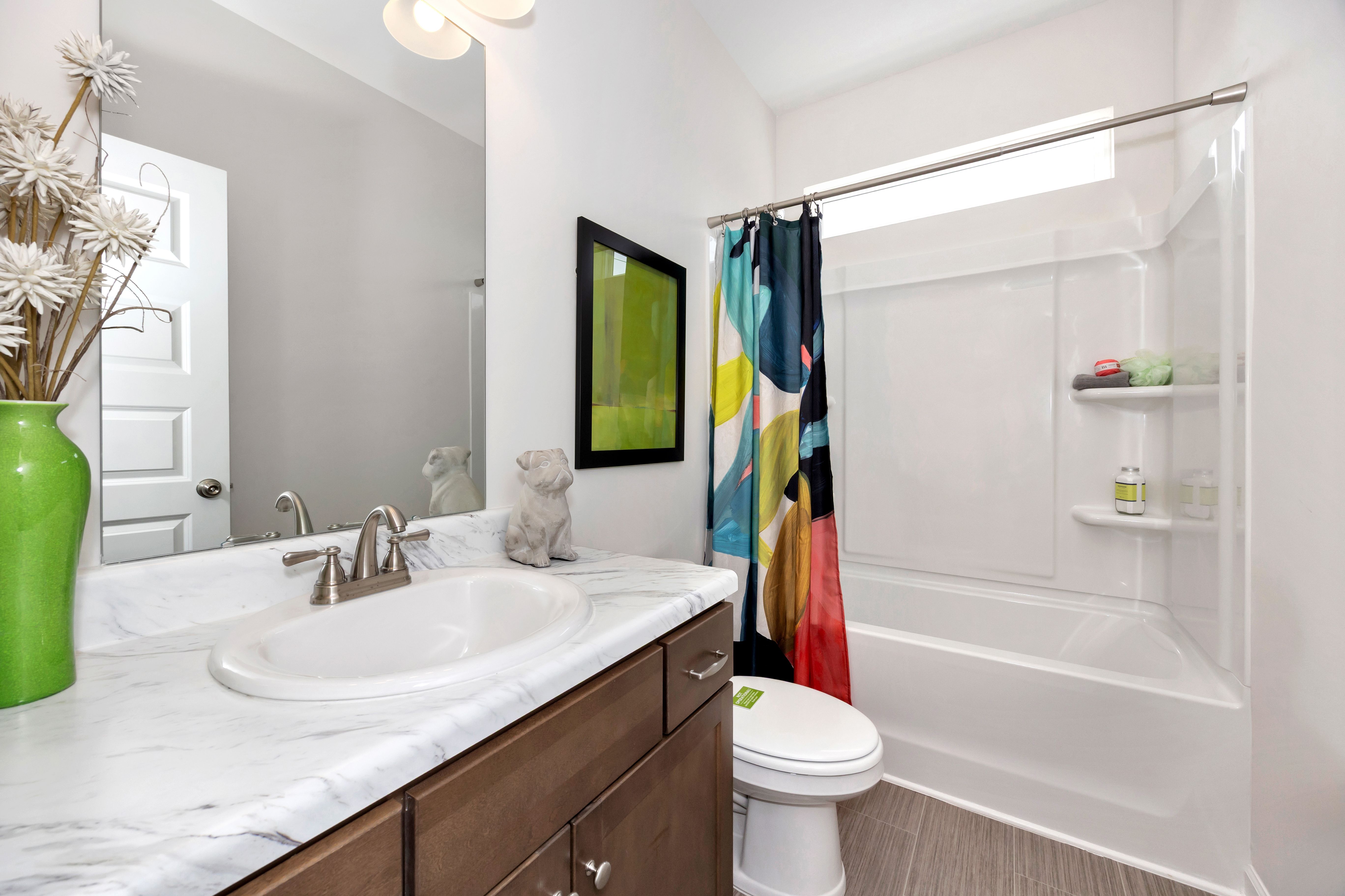 The Greenbrier II - Secondary Bathroom