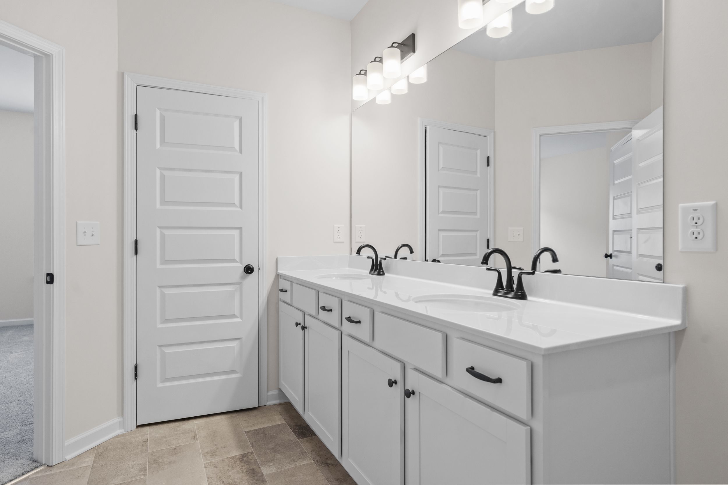 The Suwanee- Owner's Bath