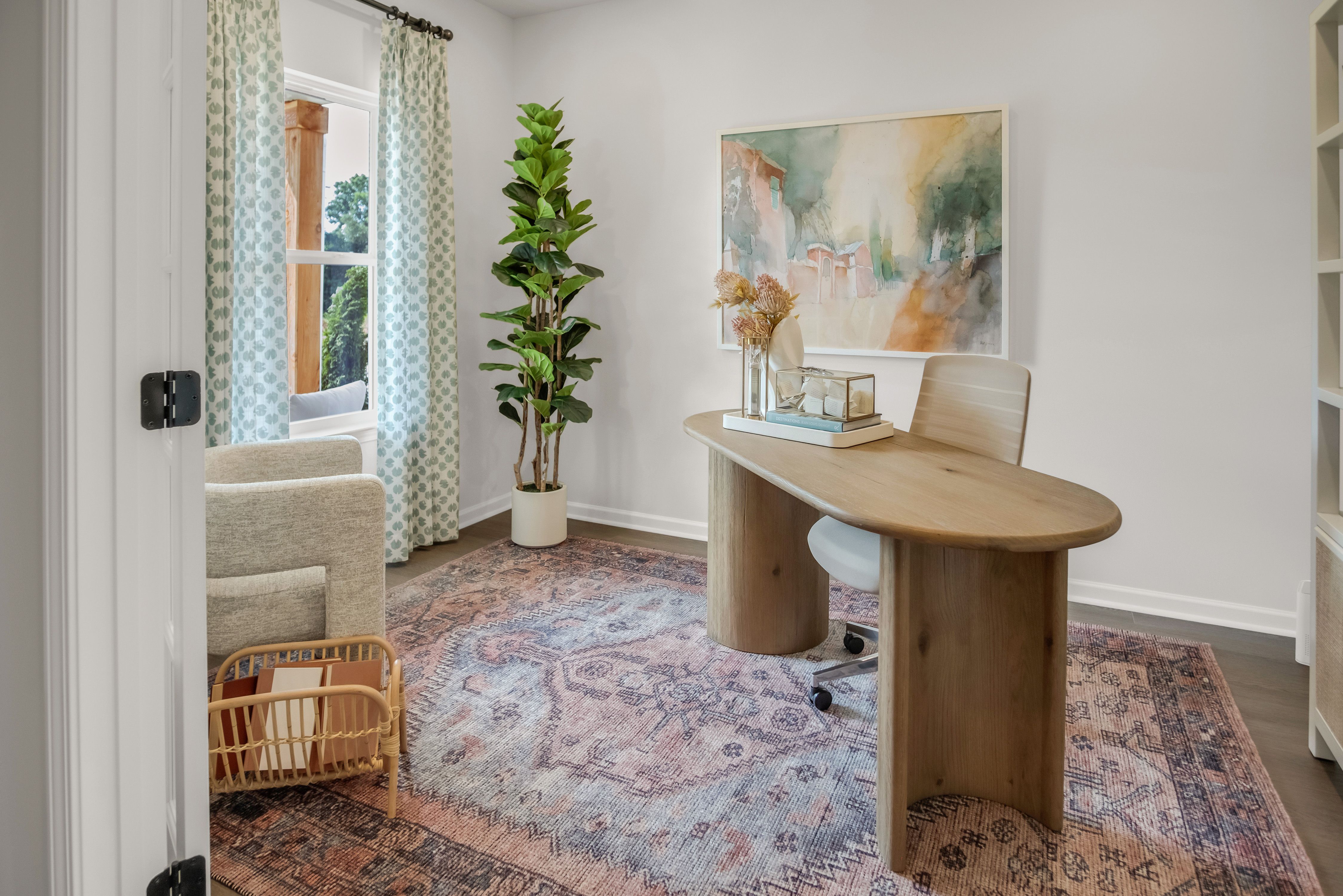 Dining and Office Space Options