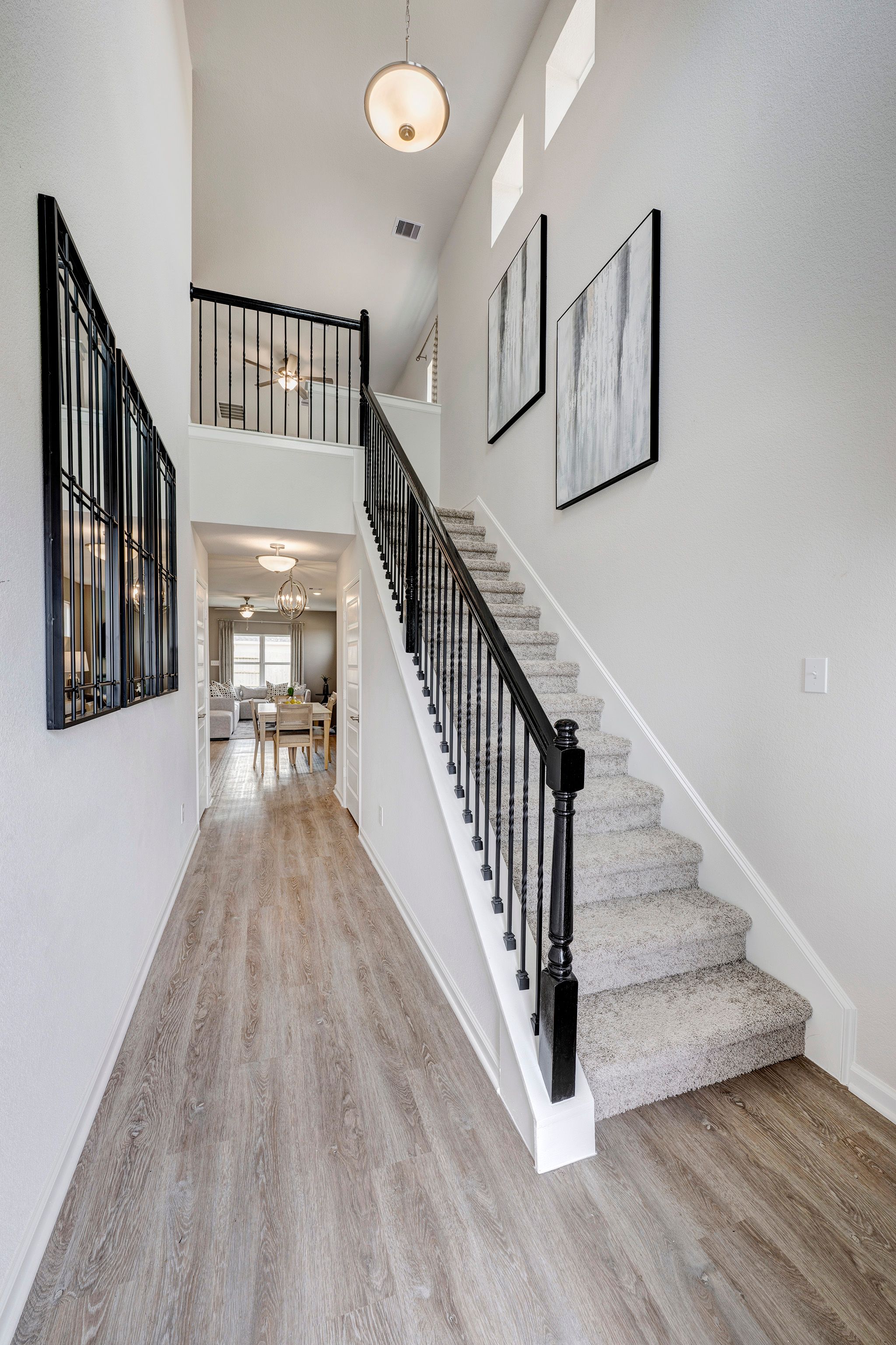 The Robin II- Foyer