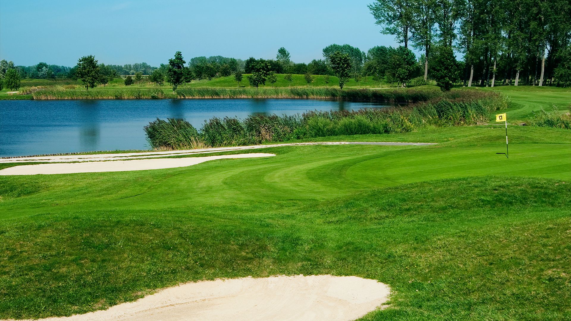Nearby Golf Courses