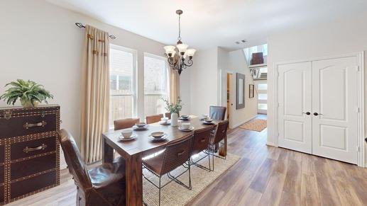The Robin- Dining Area into Foyer