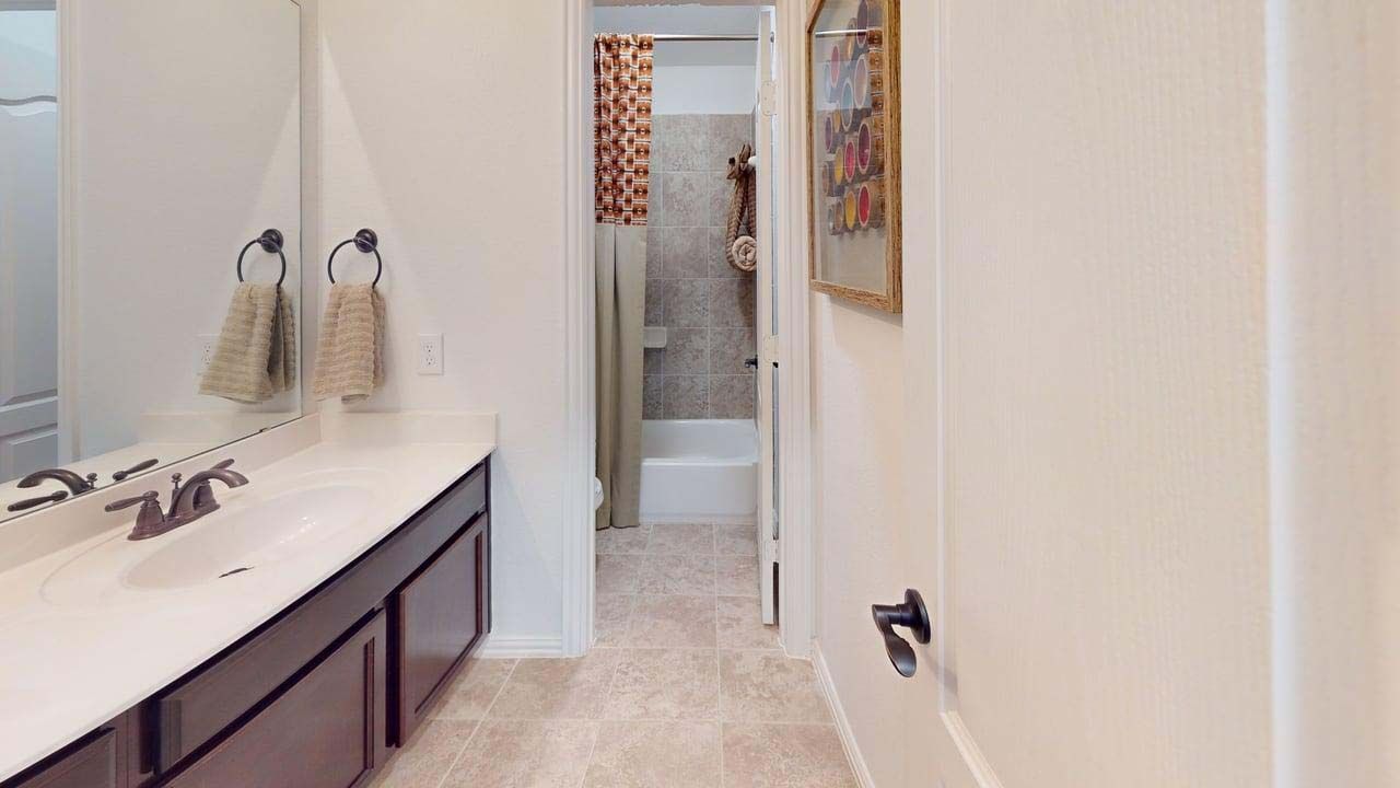 The Robin- Secondary Bath 2