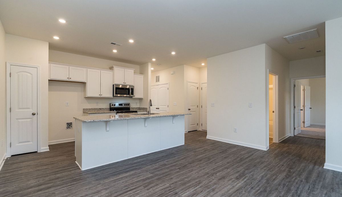 The Fairmont - Kitchen & Dining Area