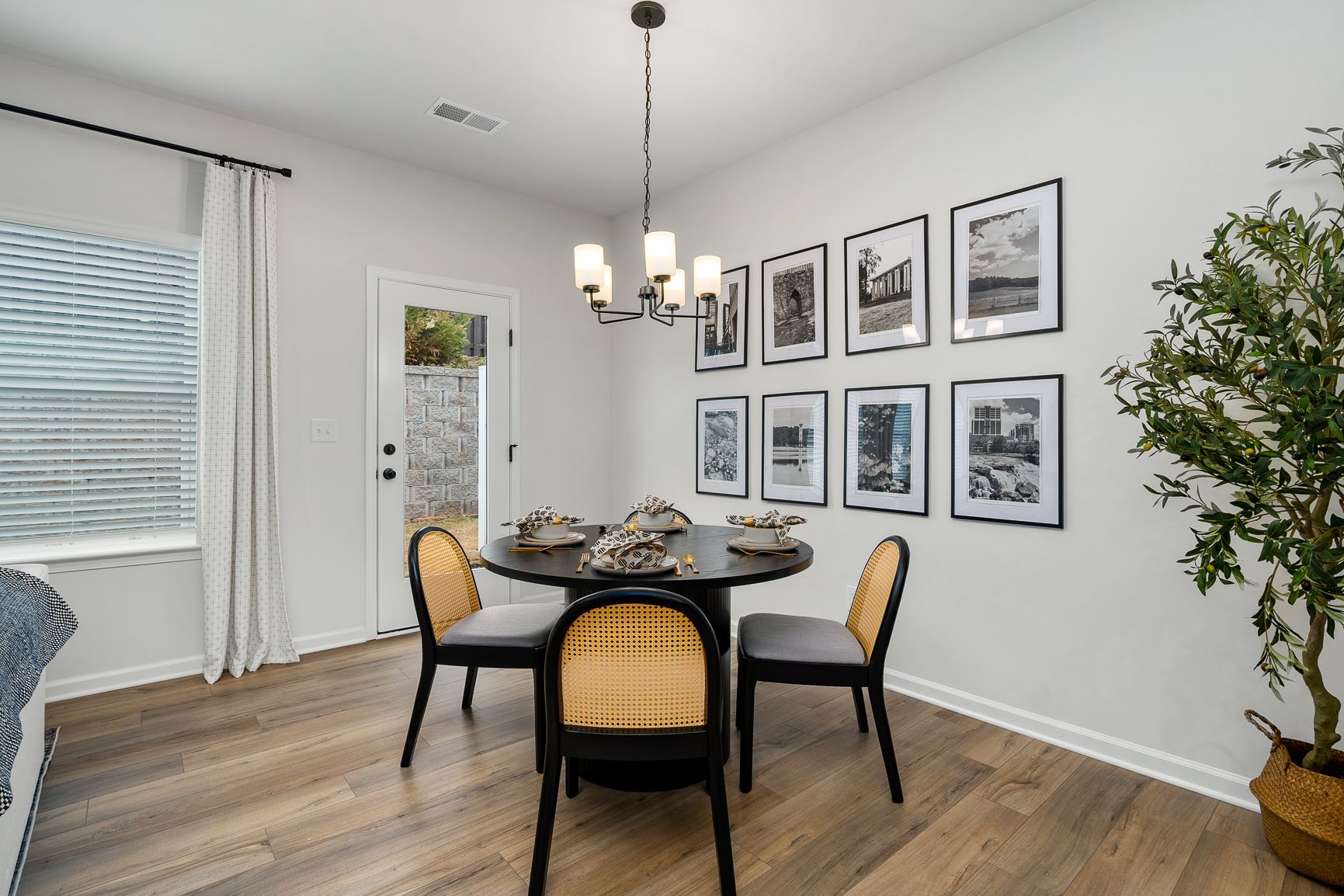 The Rutledge Breakfast Nook