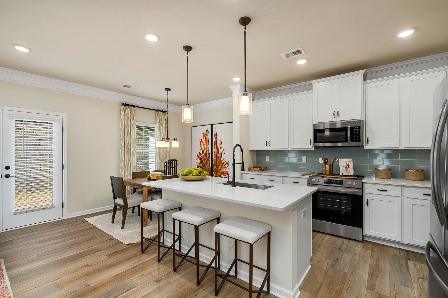 The Norwood II Kitchen and Breakfast