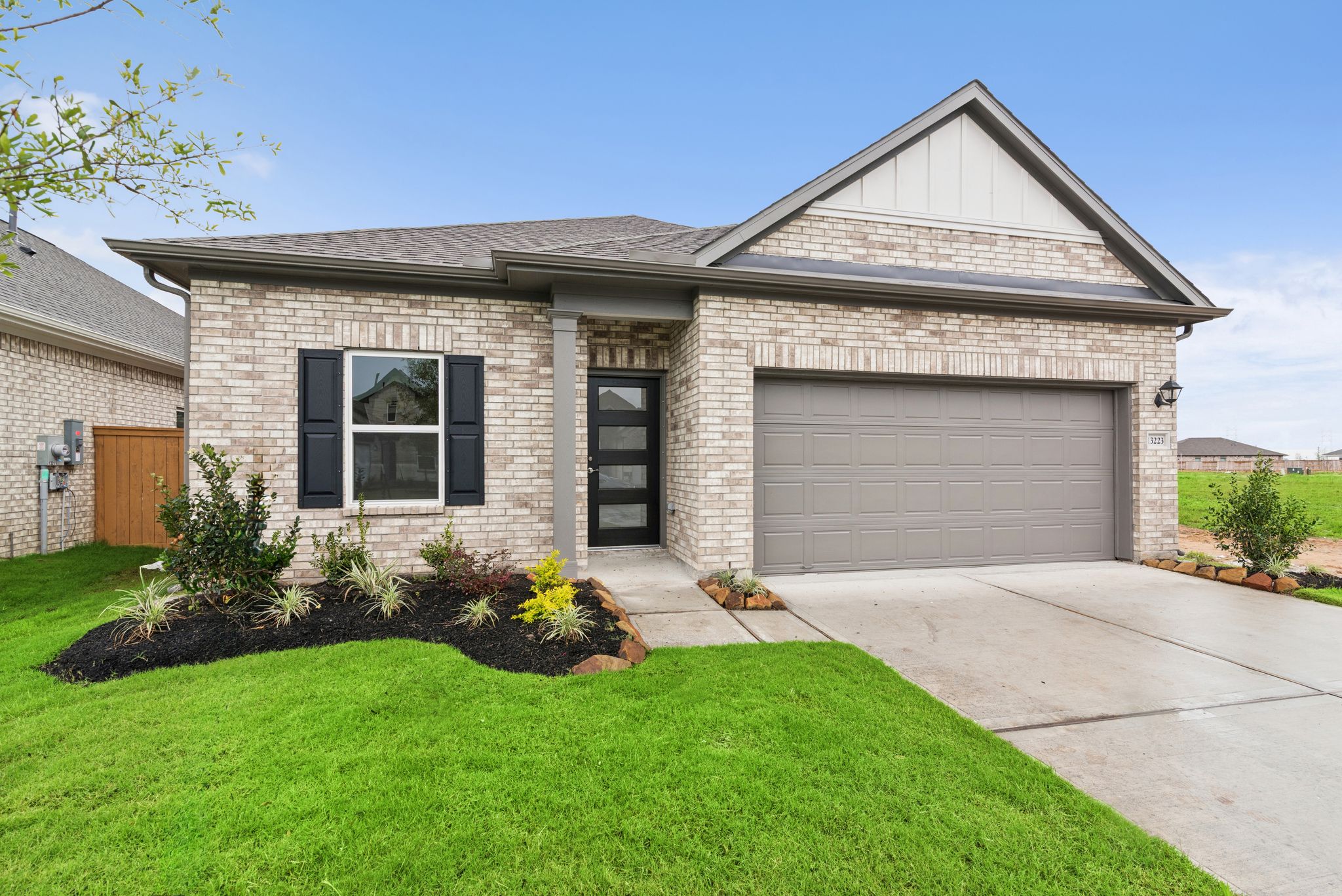 The Oakshire II- Elevation R