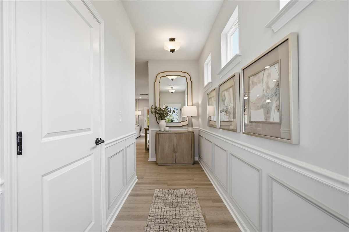 The Ellison II Model - Foyer