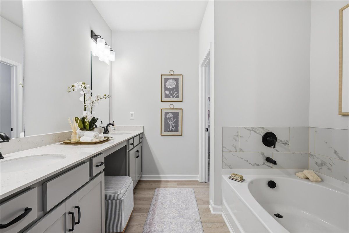 The Ellison II Model - Primary Bathroom