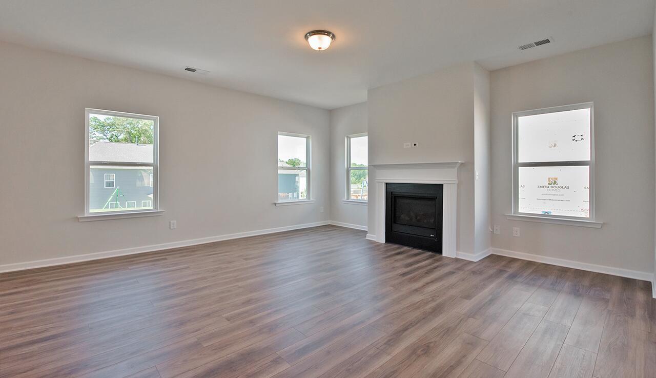 Family Room 02