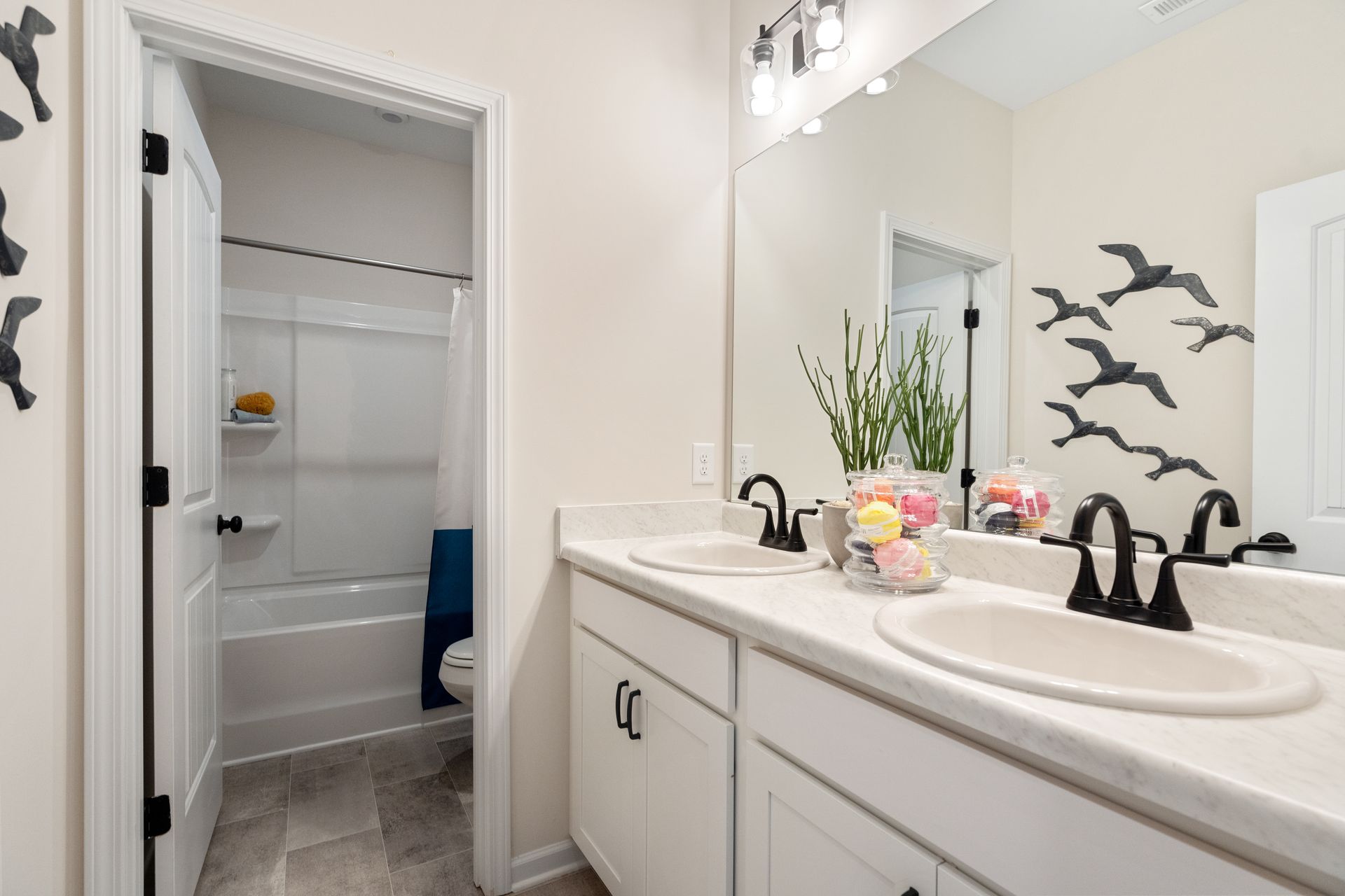 The Coleman - Secondary Bathroom