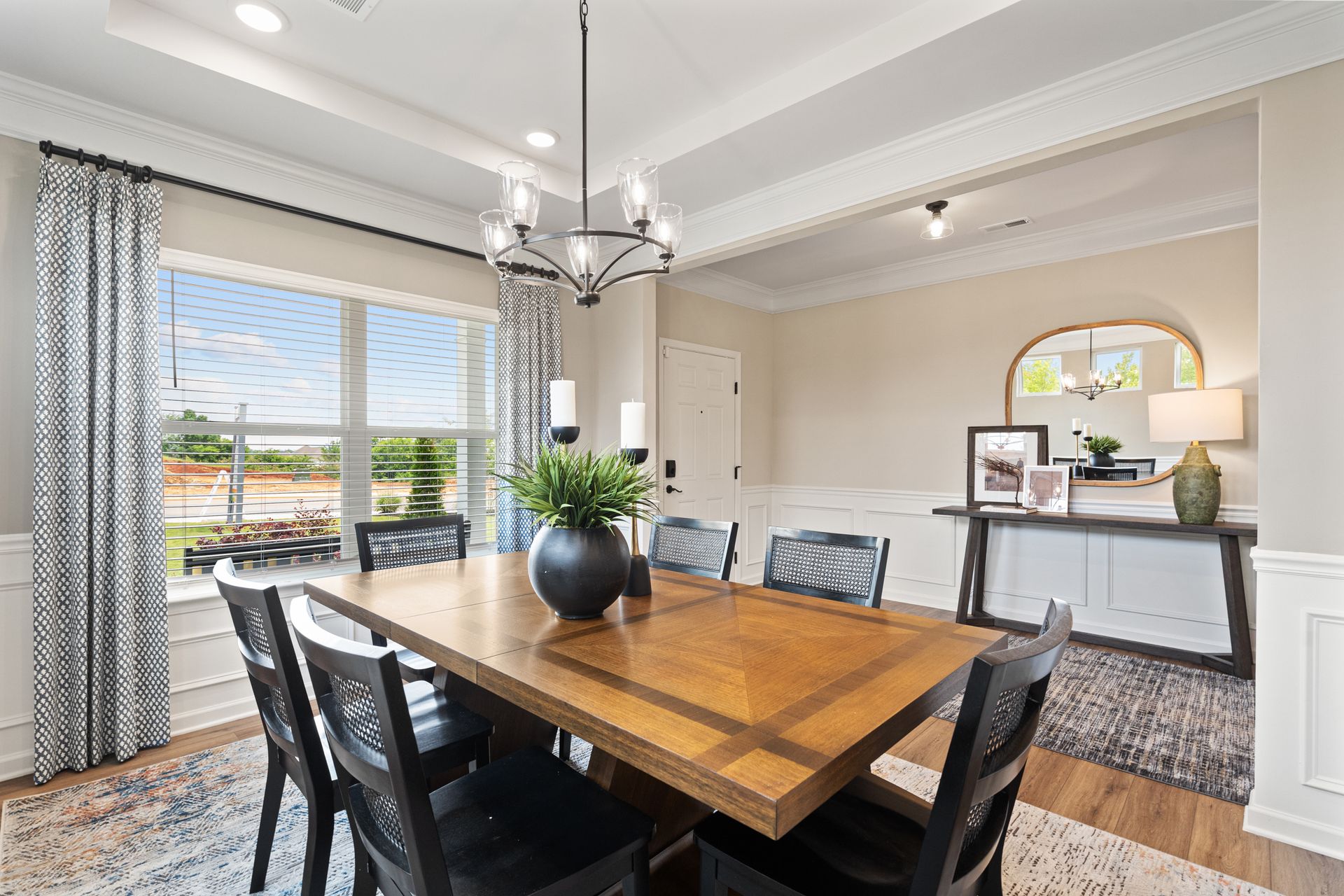 The James - Dining Room