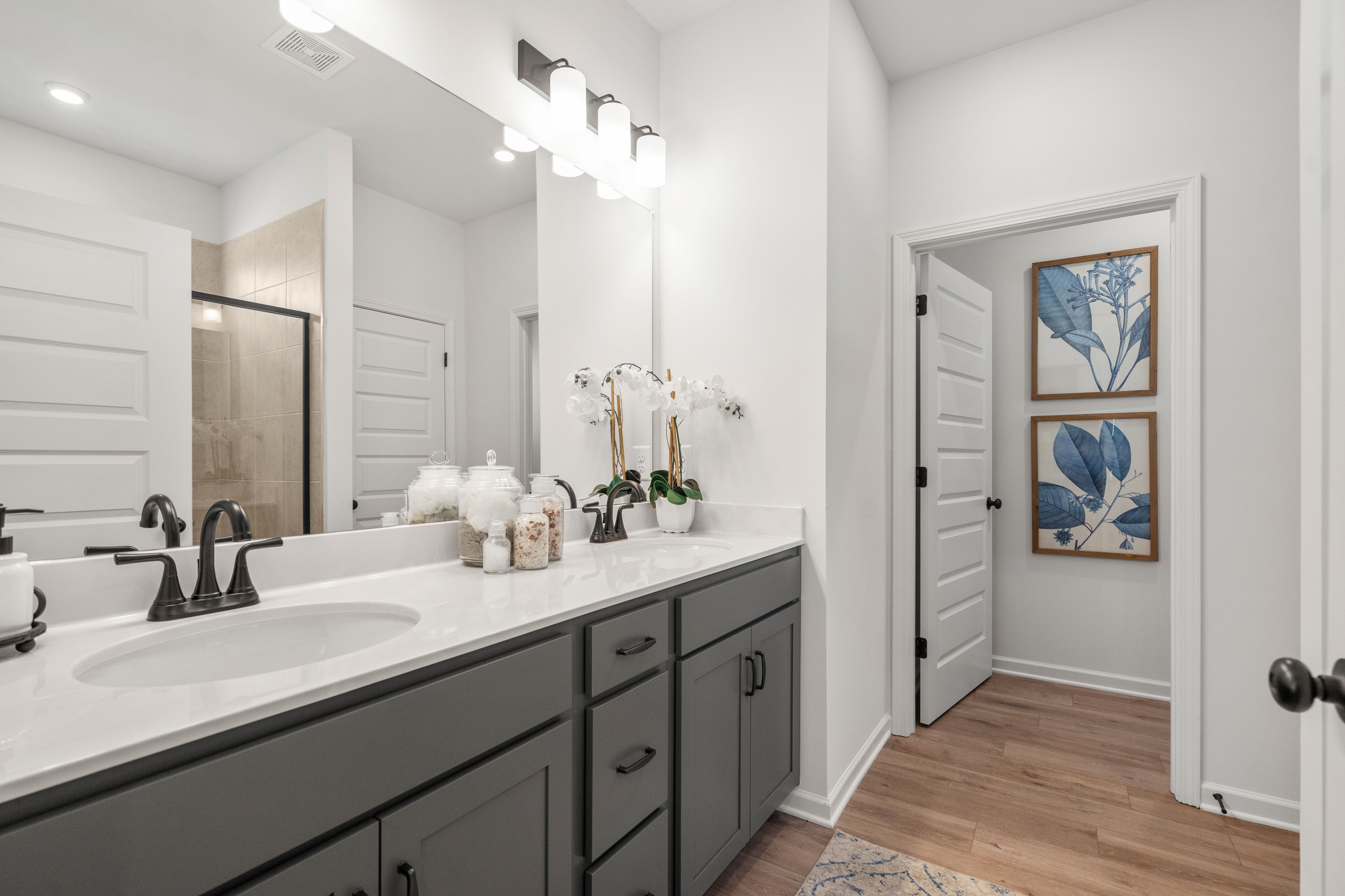 The Caldwell - Owners Bath