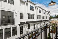 Shaw Heights Townhomes and Single Family Homes por Soundbuilt Homes en Tacoma Washington